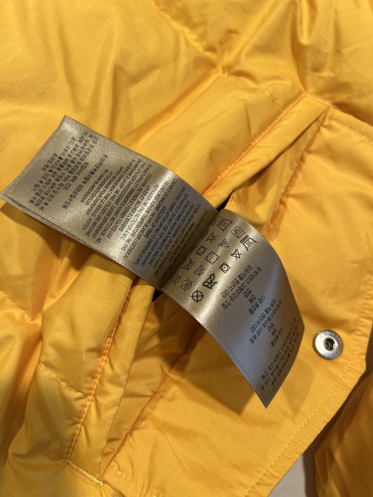 Burberry Burberry men’s detachable gloves ski jacket. 50/M. $1890 Size US M / EU 48-50 / 2 - 14 Thumbnail