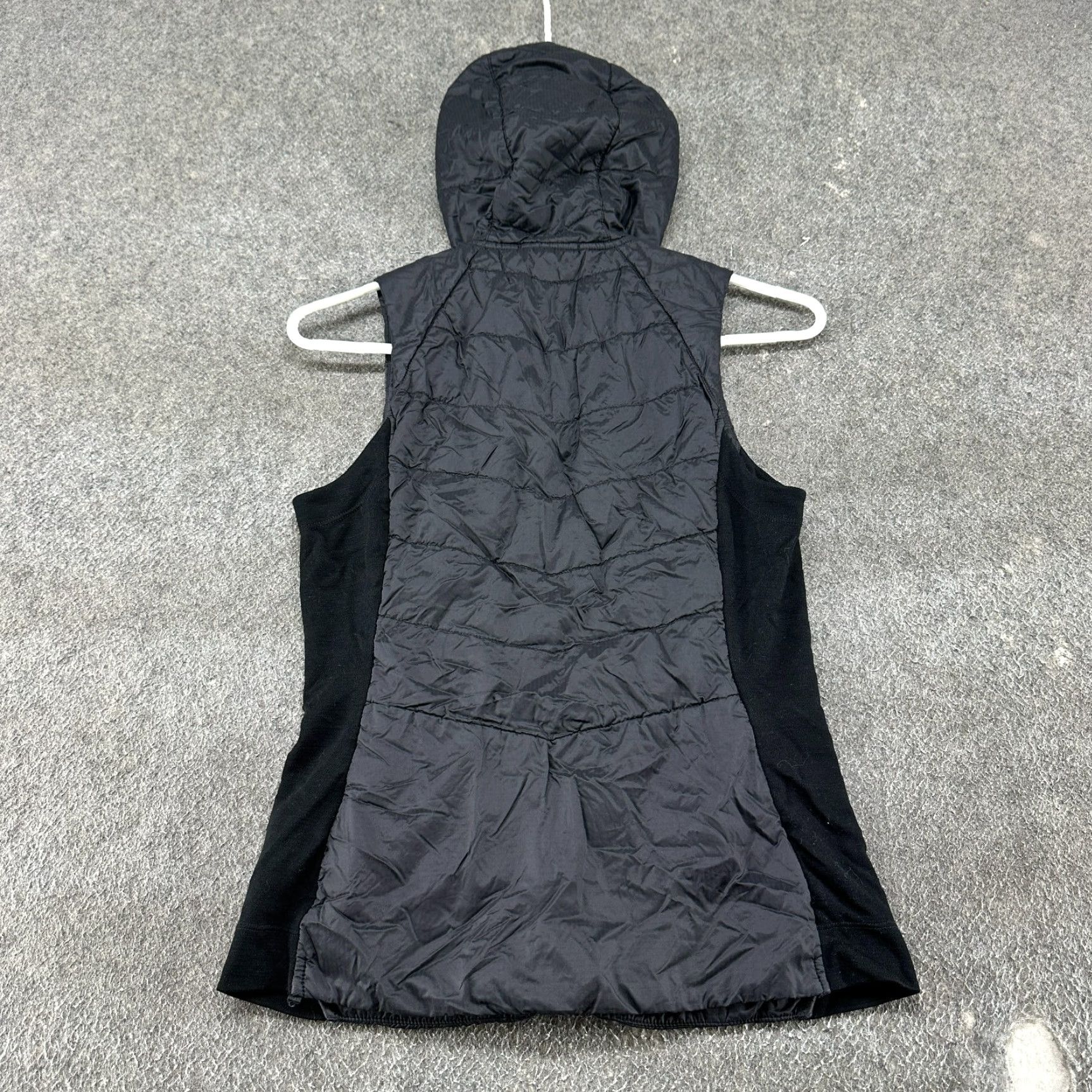 Smartwool **Smartwool Vest Women's Hooded XS Black Quilted Puffer** User: **Vintaged Smartwool Hooded Vest Women's XS Black Quilted Puffer** Size XS / US 0-2 / IT 36-38 - 6 Thumbnail