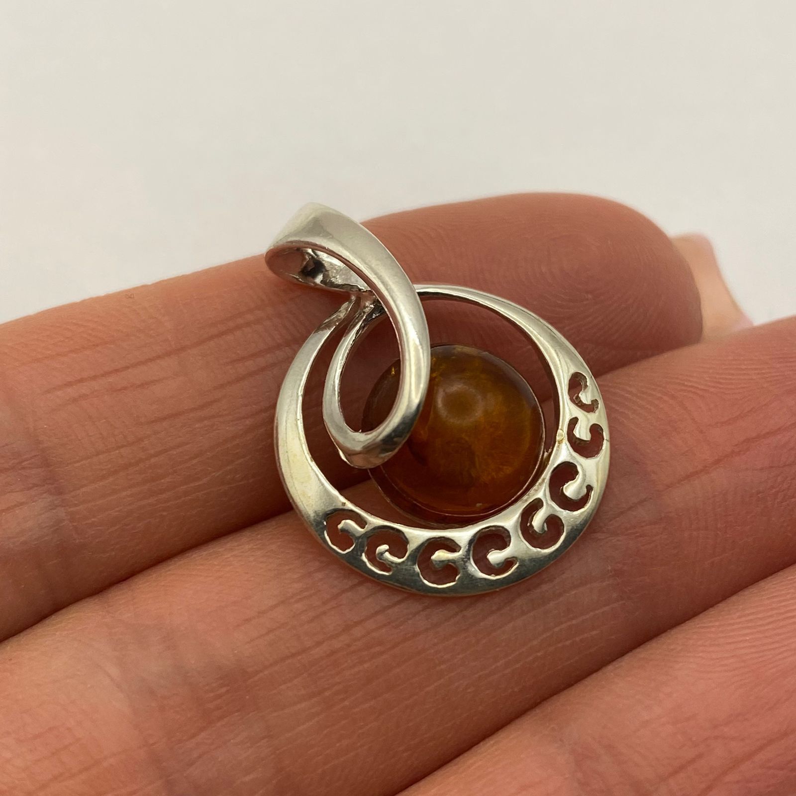 Sterling Silver Vintage 925 Sterling Silver Amber Pendant Modern Design 2.2g Size ONE SIZE - 1 Thumbnail