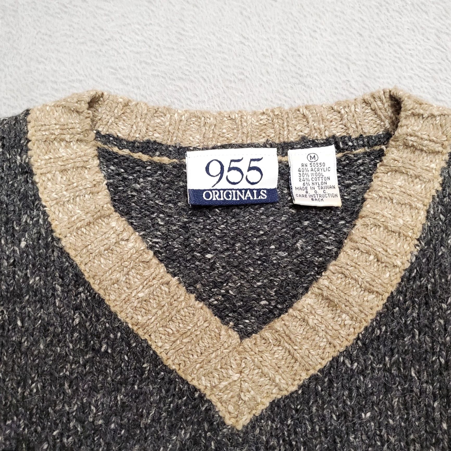 Vintage VINTAGE 955 Originals Sweater Men M Beige Wool Blend V-Neck Pullover Casual 955 Originals Mens Long Sleeve Knit Solid Classic Modern Size US M / EU 48-50 / 2 - 2 Thumbnail