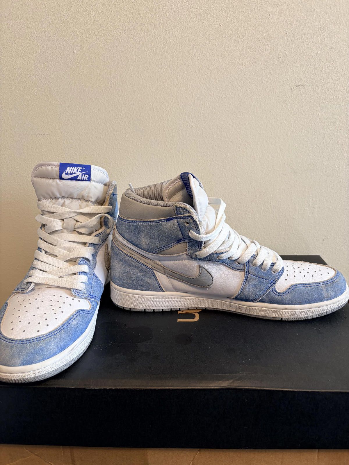Jordan Brand Air Jordan 1 Retro High Hyper White Smoke Shoe (Size 10.5) Size US 10.5 / EU 43-44 - 4 Thumbnail