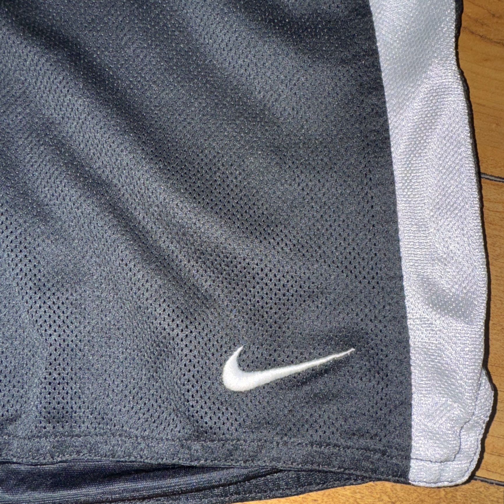 Nike VINTAGE Nike Basketball Shorts Mens Regular Medium Black 38x10 Athletic Activewear Size US 31 - 2 Thumbnail