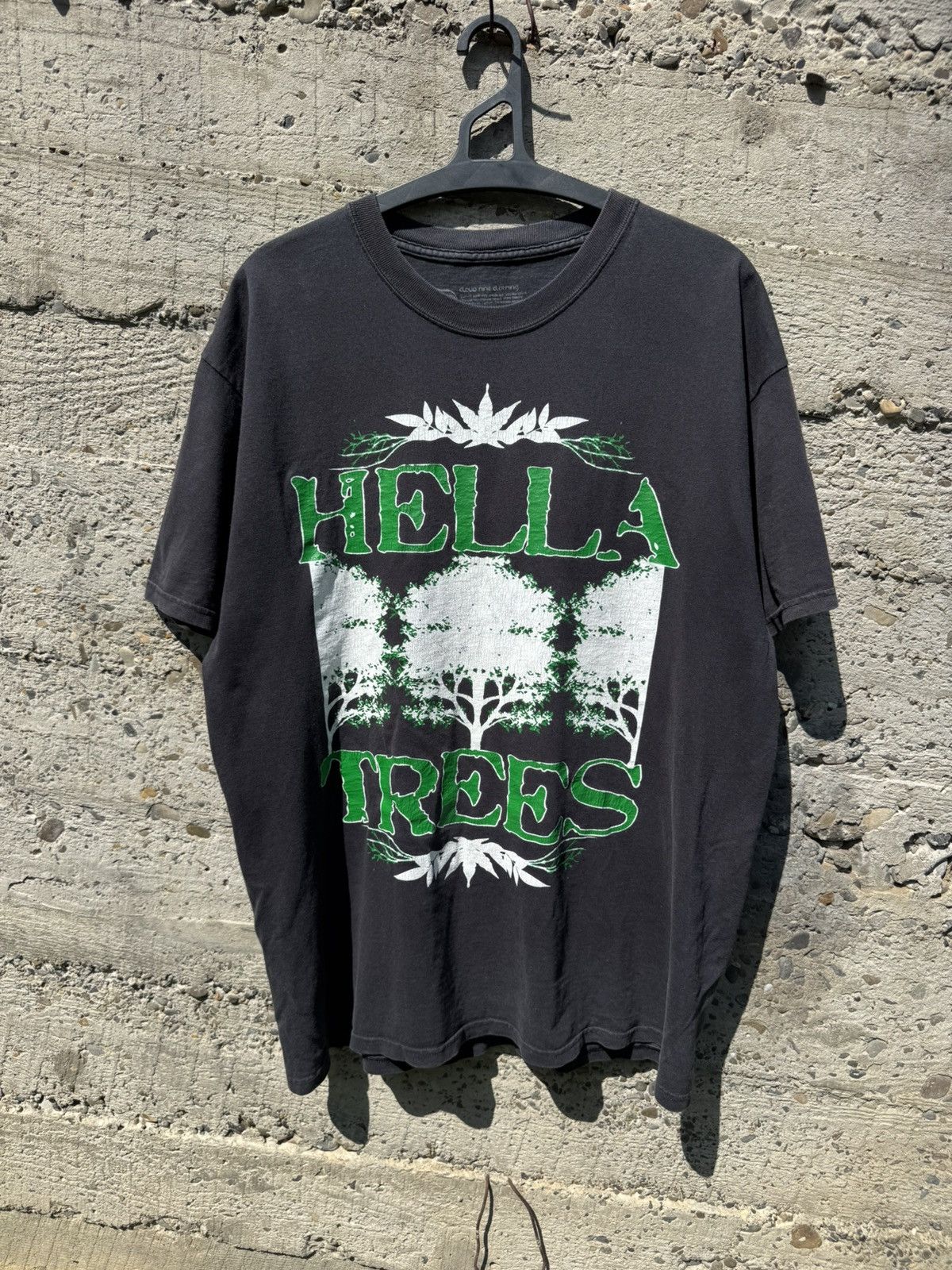 Vintage Vintage Hella Trees Y2k Distressed Tee Size US L / EU 52-54 / 3 - 1 Thumbnail