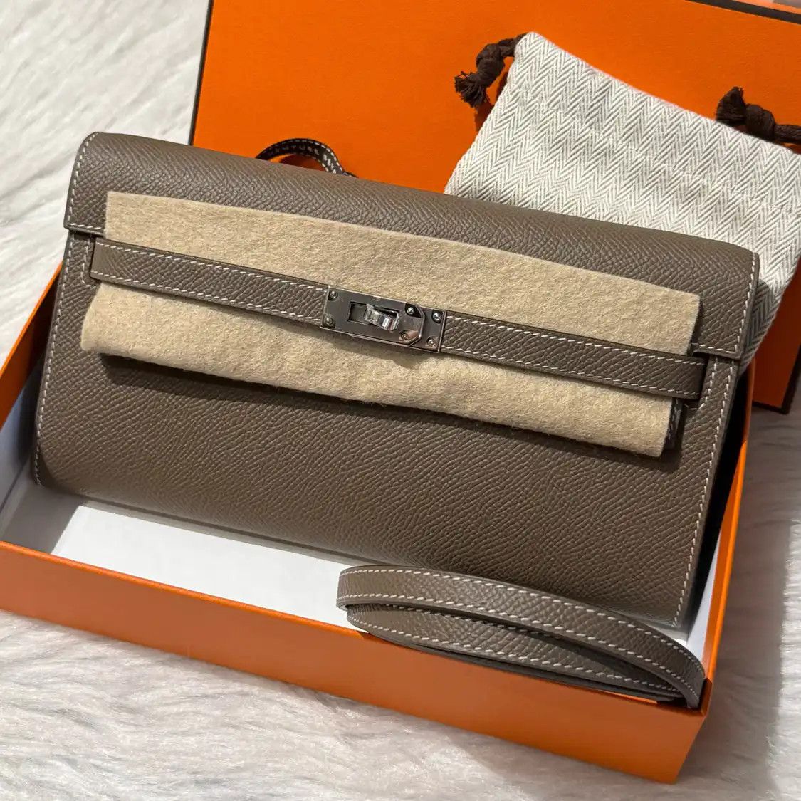 Hermes Hermes Kelly To Go 20 Etoupe Epsom cowhide leather Kelly shoulder bag silver har Size ONE SIZE - 1 Thumbnail