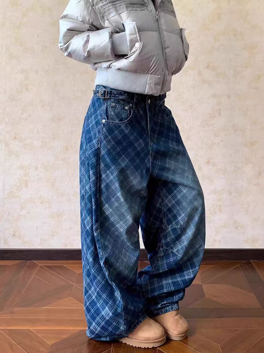 Blue loose-fitting wide-leg jeans
