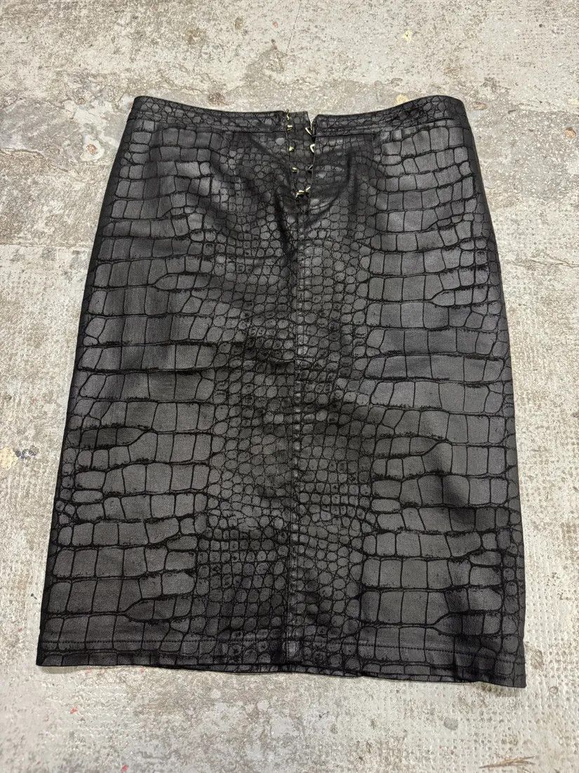 Roberto Cavalli × Vintage 2000s Roberto Cavalli Black Obscure Crocodile Effect Skirt Size 30" / US 8 / IT 44 - 3 Thumbnail