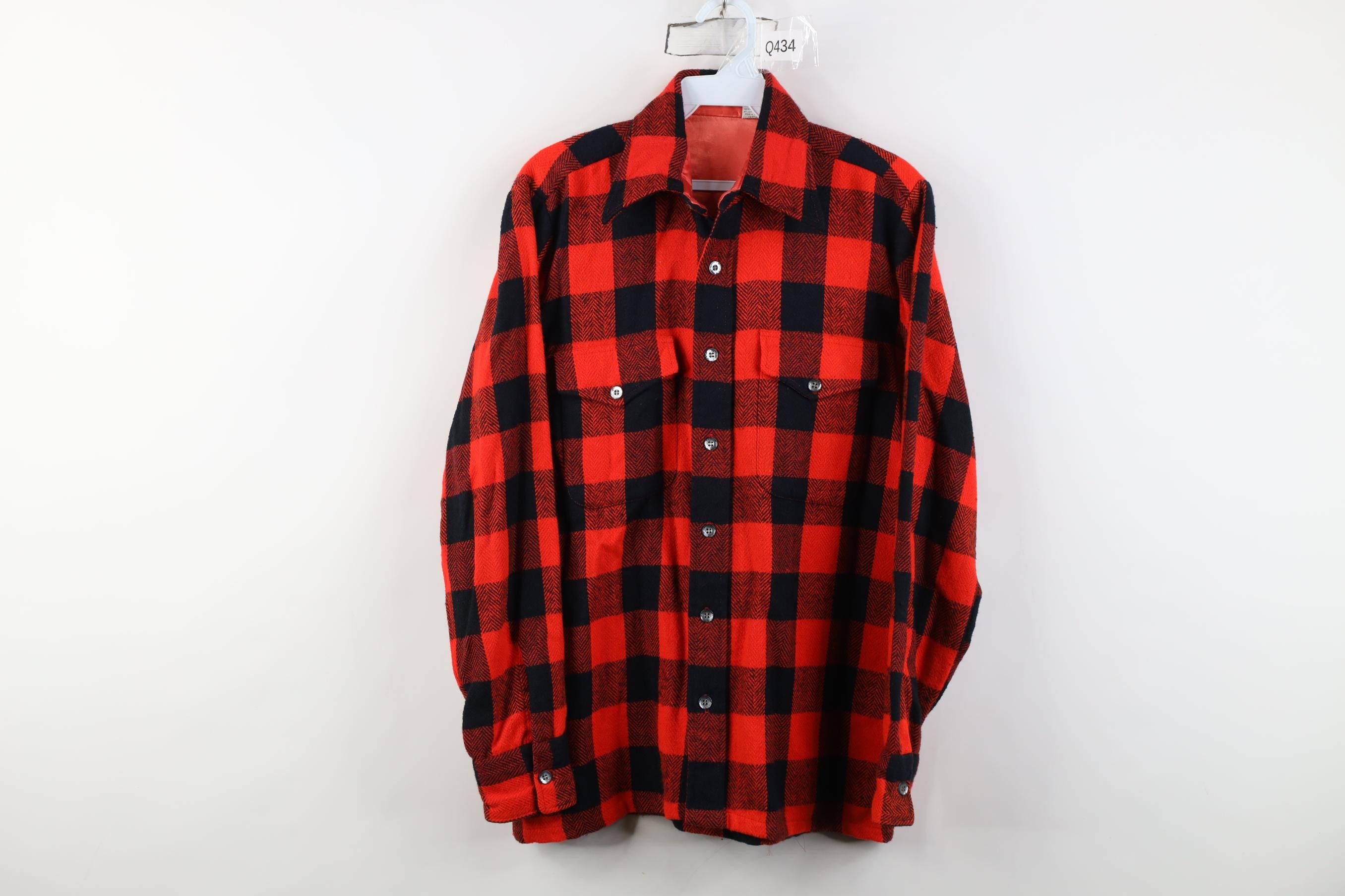 Vintage Vintage 70s Streetwear Plaid Knit Board Button Shirt Red Size US S / EU 44-46 / 1 - 1 Thumbnail