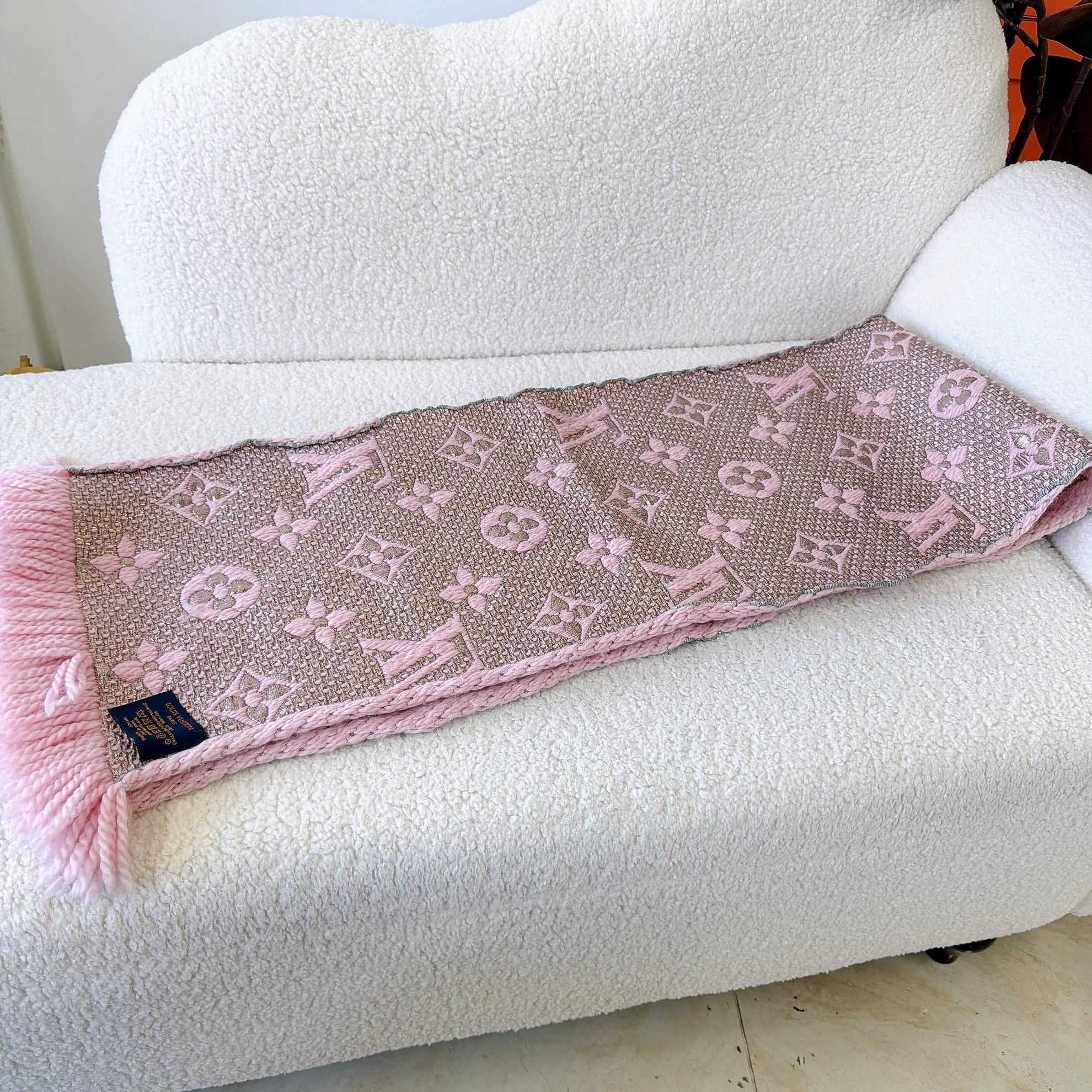 Louis Vuitton Louis Vuitton pink wool full logo fringed scarf Size ONE SIZE - 5 Thumbnail