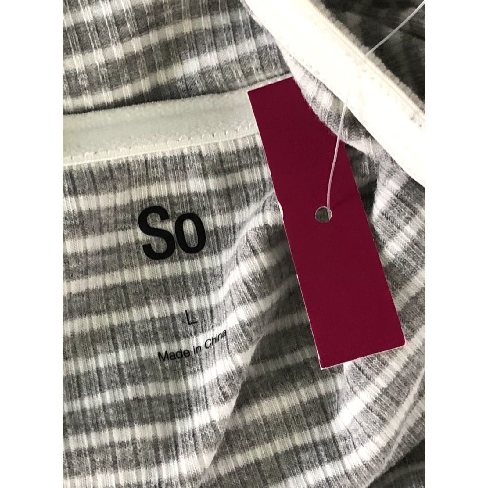 Vintage NWT SO Cropped Top Tee L Gray/White Stripe Off Shoulder Ruched Y2K 90s Blouse Shirt Womens Short Sleeve Cropped Boho Grunge Size L / US 10 / IT 46 - 3 Thumbnail