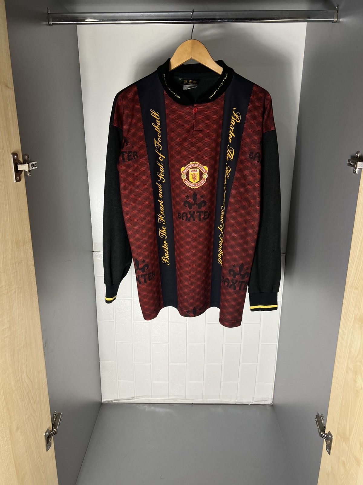 Vintage VERY RARE MANCHESTER UNITED ENGLAND SOCCER JERSEY RETRO 90s Size US M / EU 48-50 / 2 - 1 Thumbnail