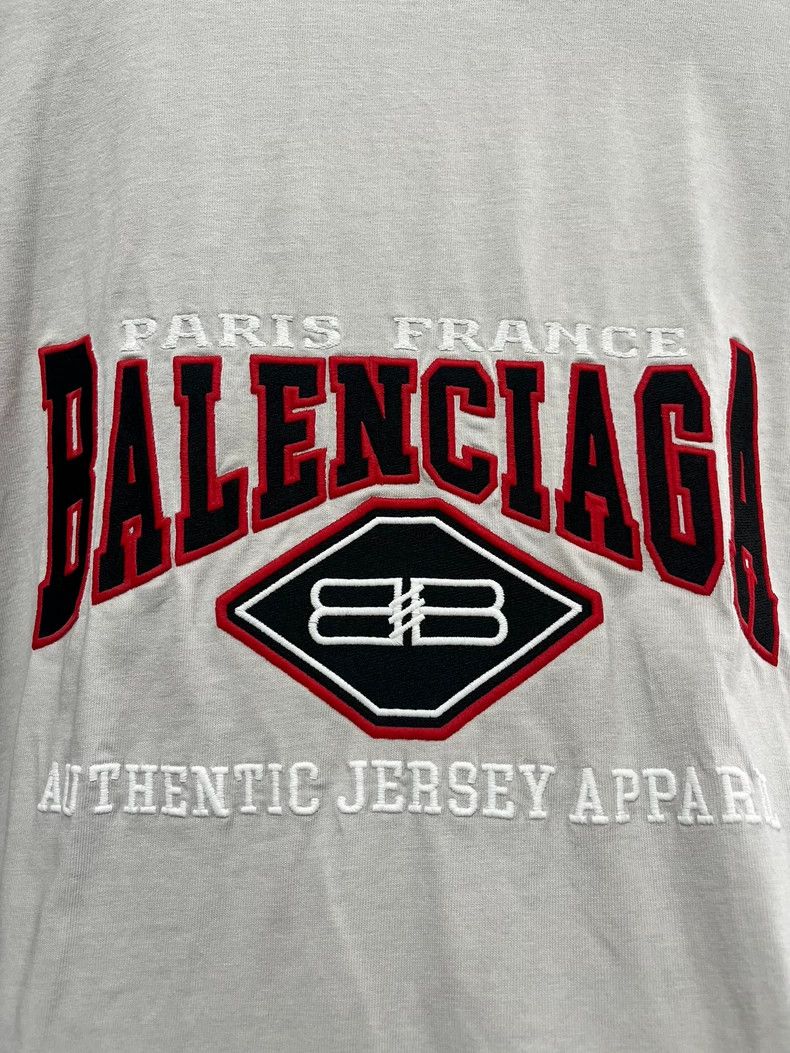 Balenciaga Balenciaga Batman Embroidered Black and Red Short Sleeve T Size US S / EU 44-46 / 1 - 3 Thumbnail