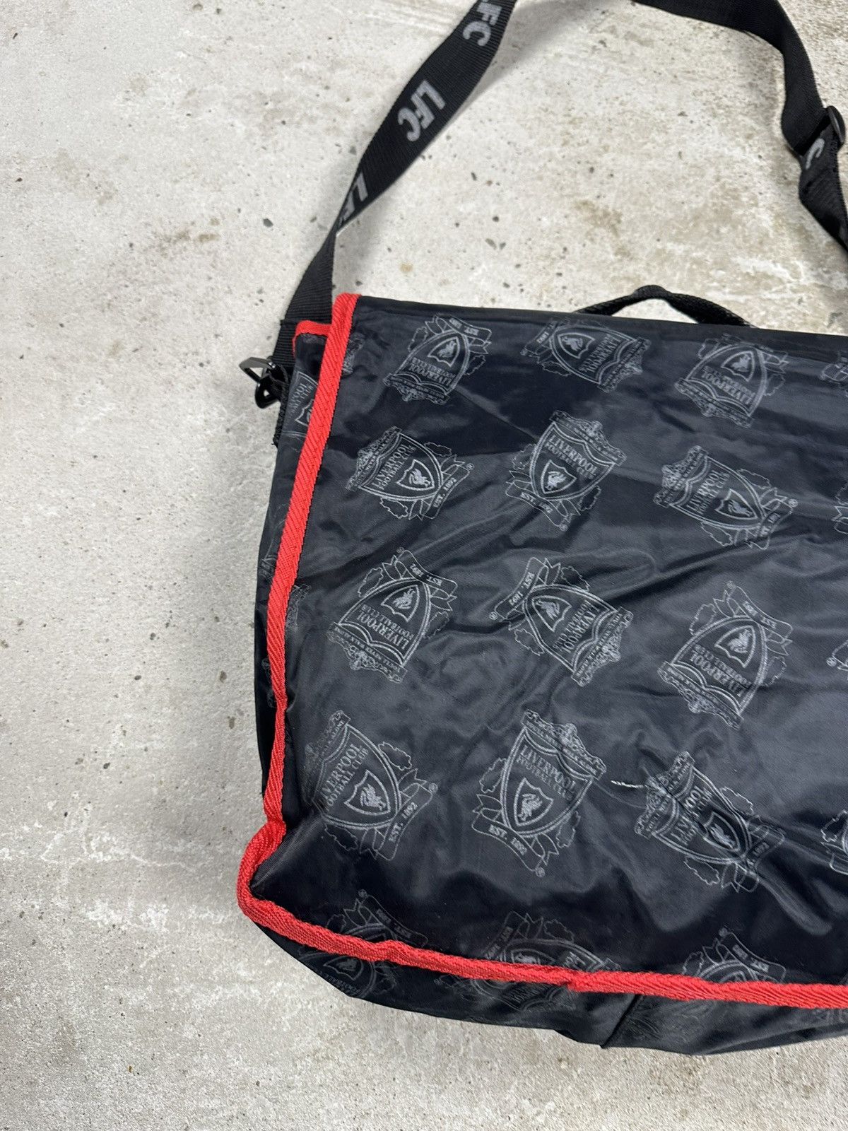 Vintage Vintage Y2K Liverpool Black Big Logo Messenger Bag Monogram Size ONE SIZE - 6 Thumbnail