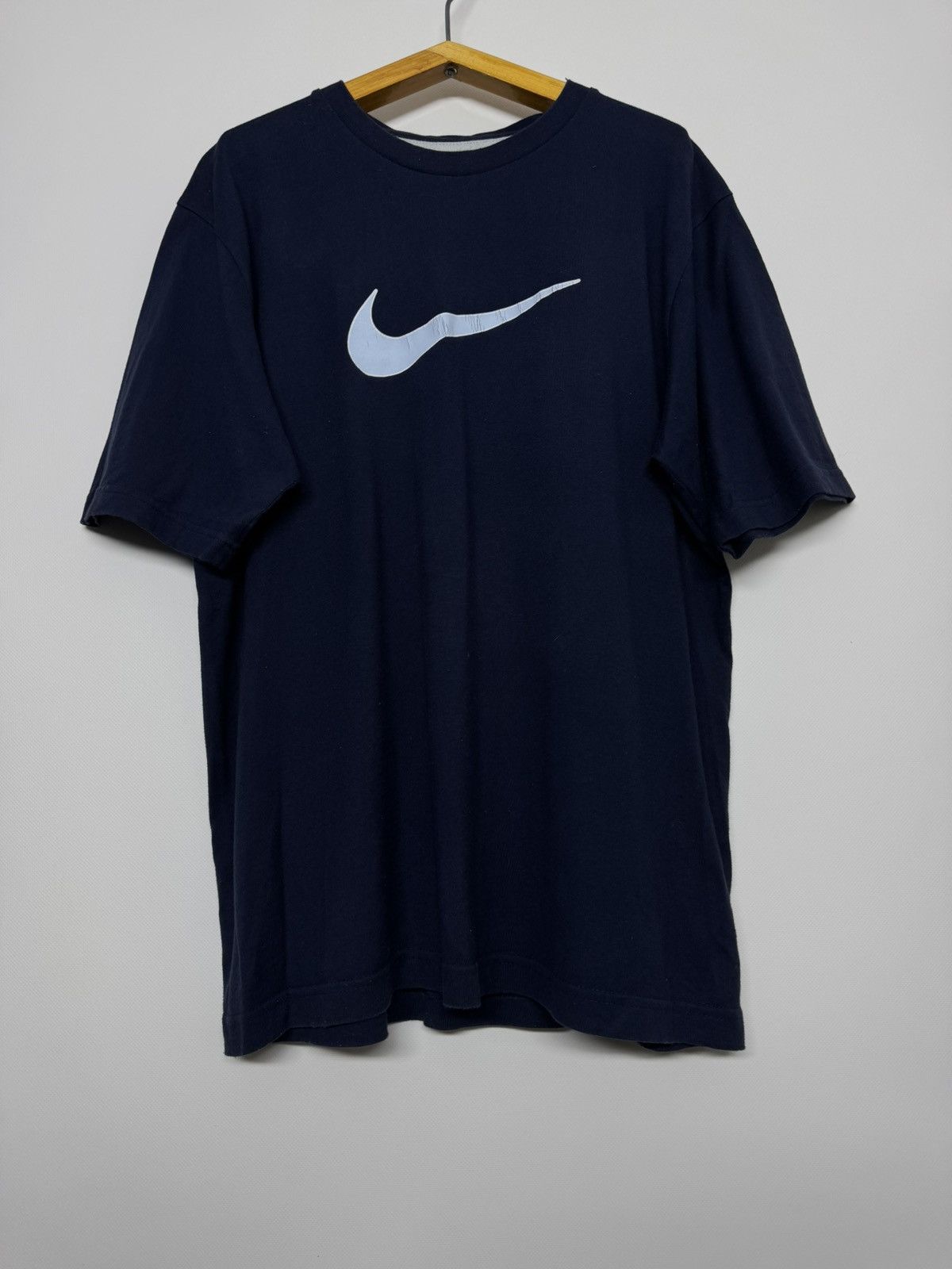 Nike Vintage Nike Center Swoosh T Shirt Tee Big Logo Spellout Y2K Size US L / EU 52-54 / 3 - 7 Thumbnail