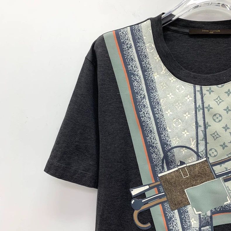 Louis Vuitton Louis Vuitton Short sleeves with black logo, cotton crewne Size US S / EU 44-46 / 1 - 3 Thumbnail