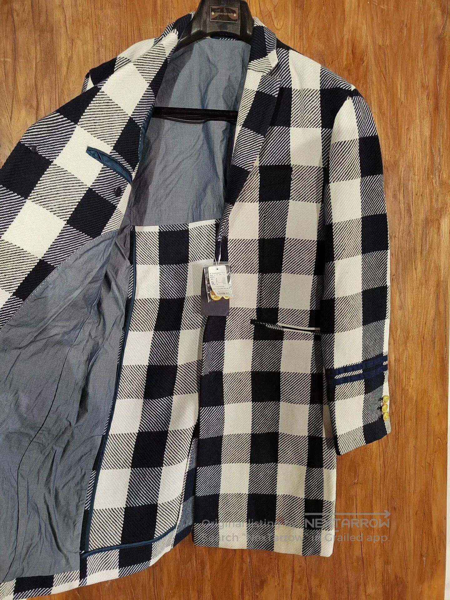 ABAHOUSE ABAHOUSE Blue and White Check Blazer. Size US L / EU 52-54 / 3 - 5 Thumbnail