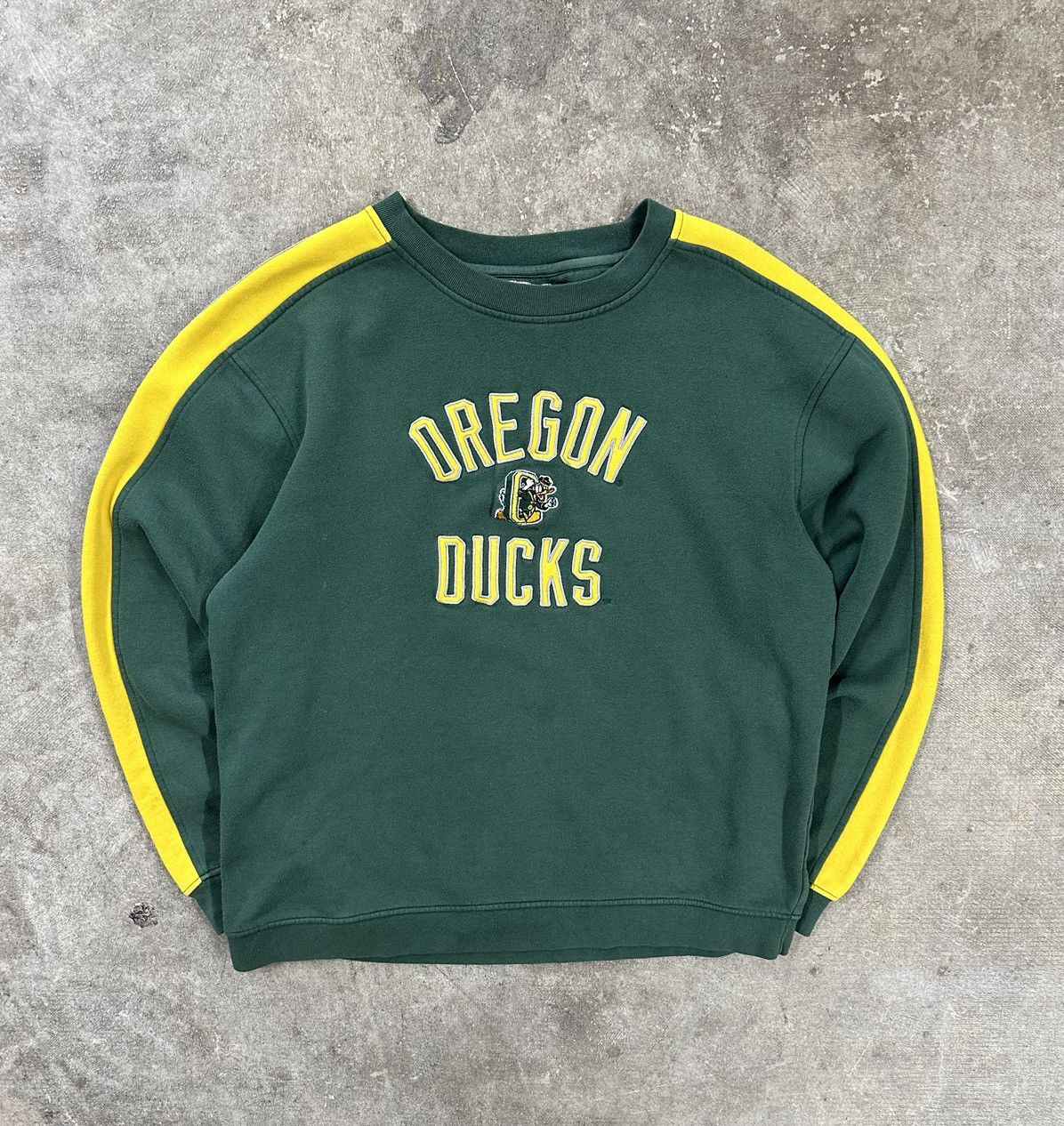 Vintage Crazy Y2K Oregon Ducks Collegiate Sweatshirt Size US M / EU 48-50 / 2 - 1 Thumbnail