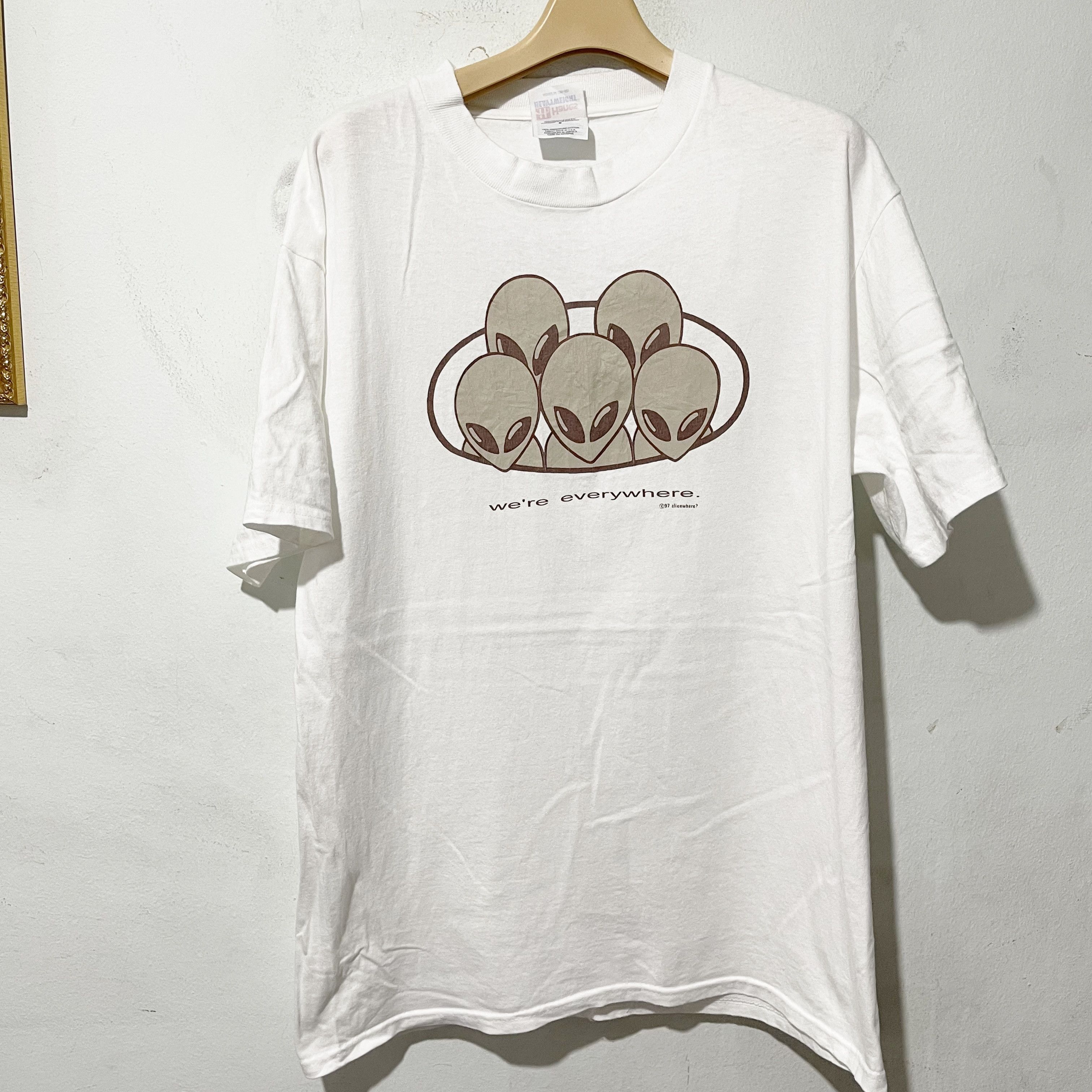 Vintage Vintage 90s Alien “We’re Everywhere” T-Shirt Size US M / EU 48-50 / 2 - 1 Thumbnail