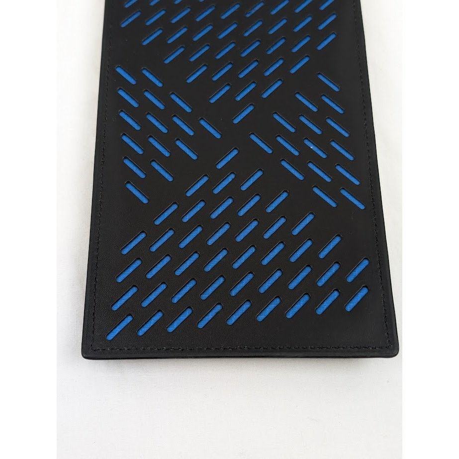 o1rshd1 Q:2 / Size: OS / Paper Calf Perforated Case in Nero
