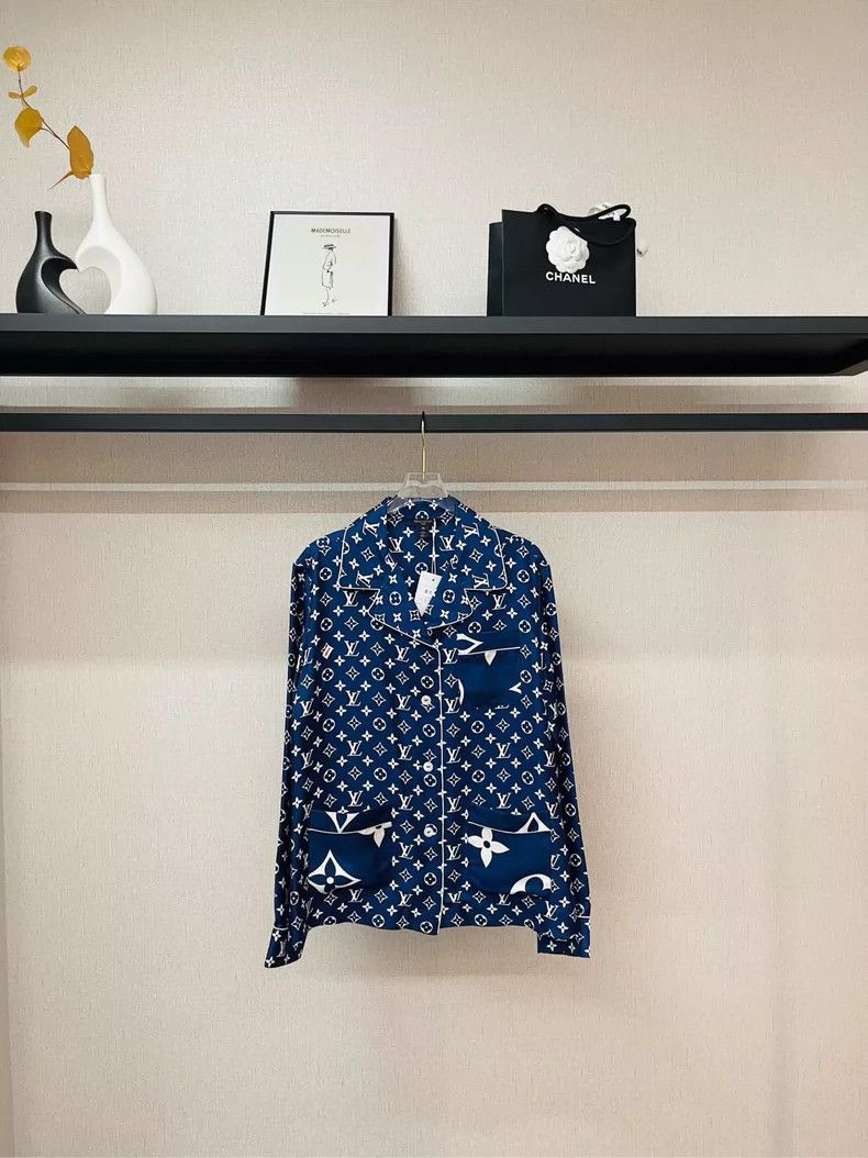 Louis Vuitton Louis Vuitton Blue silk shirt with full logo shirt 2505-Nex Size XS / US 0-2 / IT 36-38 - 1 Thumbnail