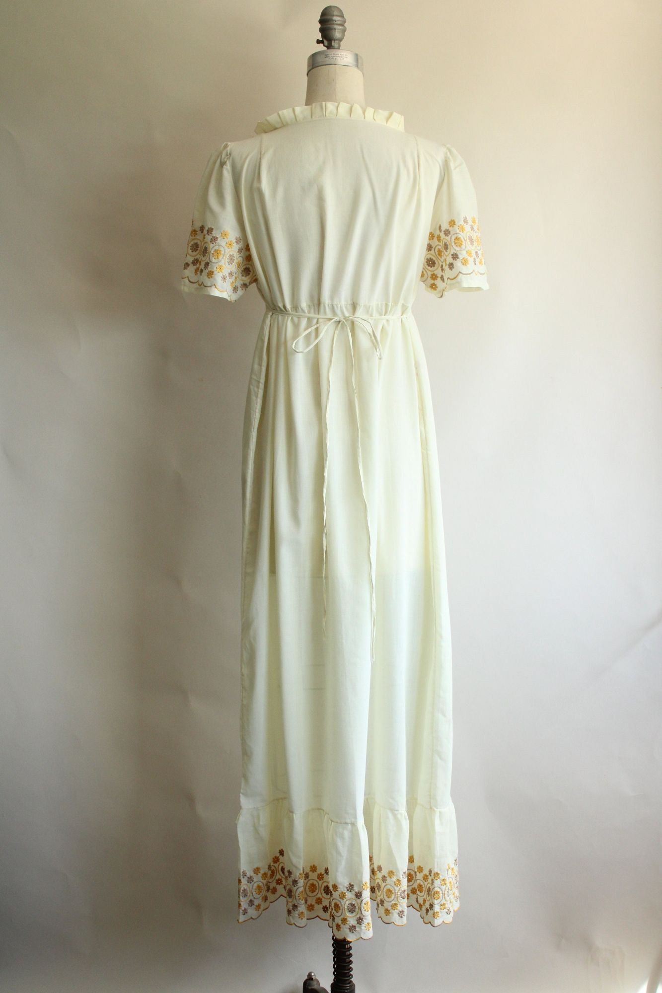 Vintage Vintage 1970s Dress, Yellow Embroidered Boho Maxidress with Size S / US 4 / IT 40 - 10 Thumbnail