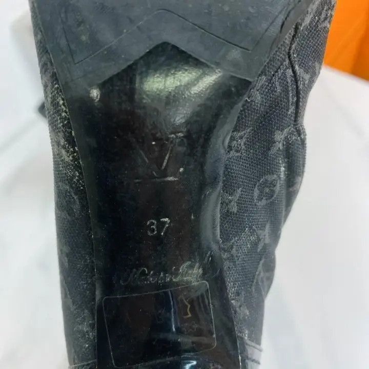 Louis Vuitton Louis Vuitton Black Classic High Heels for Women -2508 Size US 7 / IT 37 - 8 Thumbnail