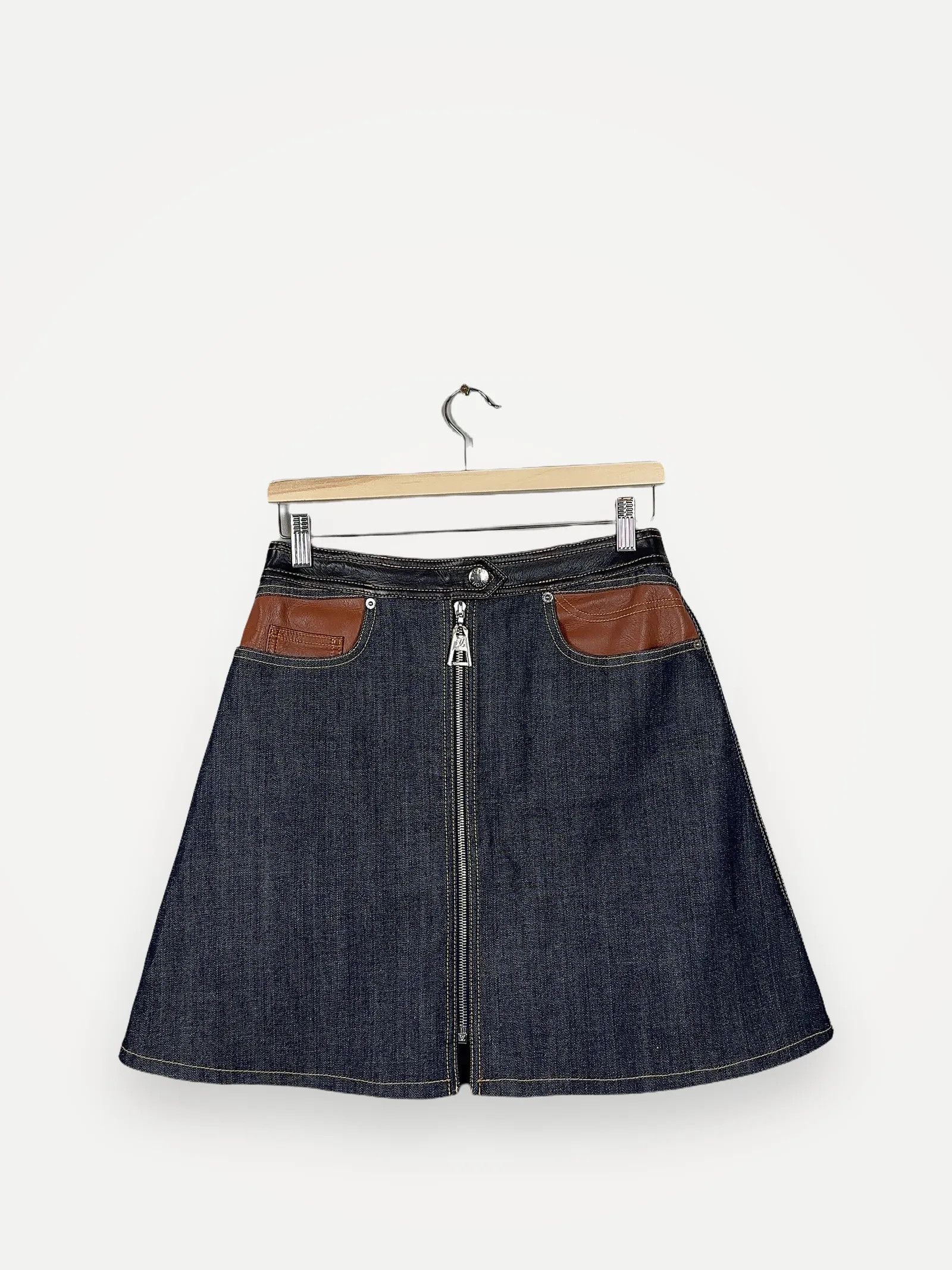 Louis Vuitton Louis Vuitton Skirt Size 28" / US 6 / IT 42 - 1 Thumbnail