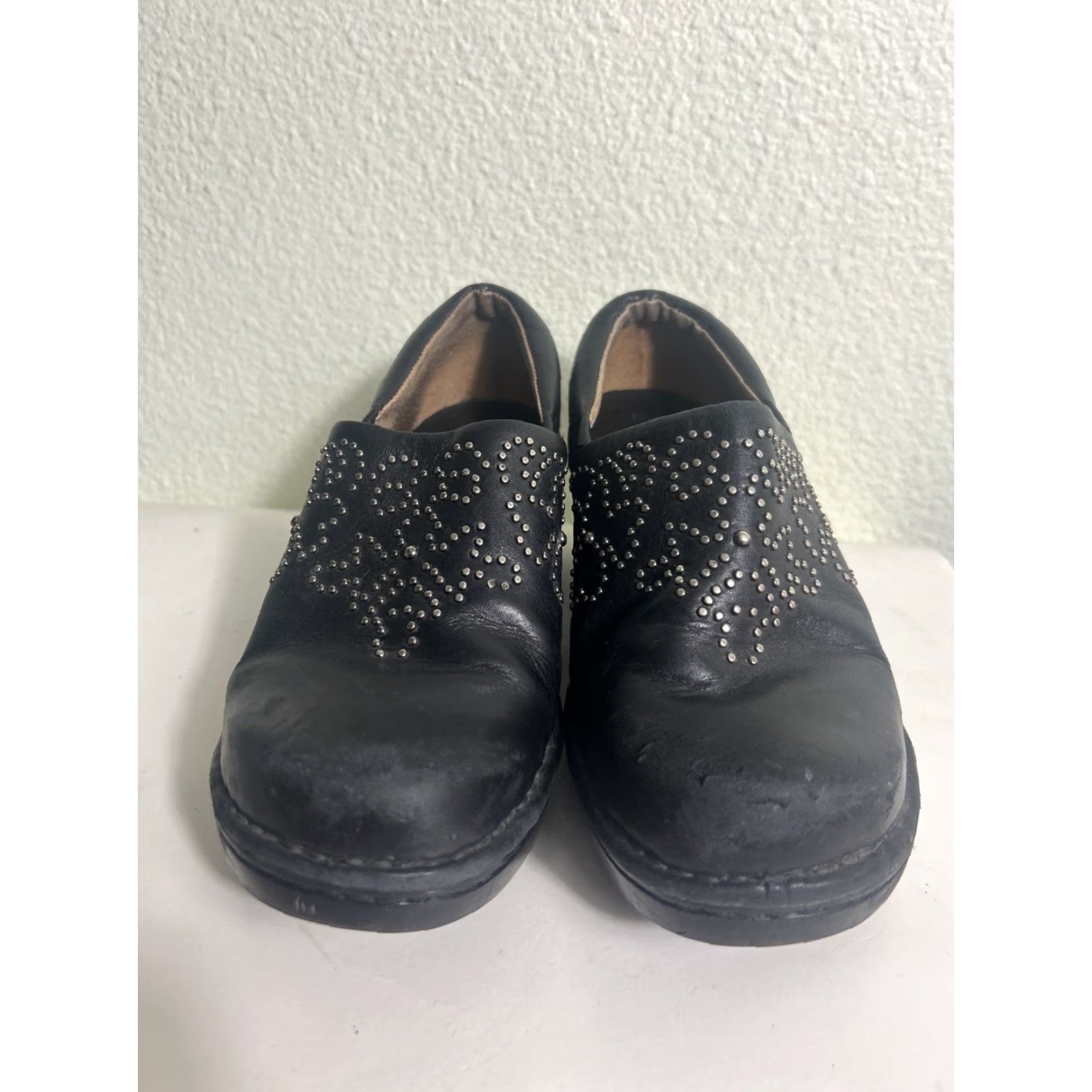 Ariat Ariat Strathmore Clog Women 7.5 Black Leather Western Slip On Mules Studded Wedge Heel Rubber Outsole Casual Workwear Size ONE SIZE - 6 Thumbnail