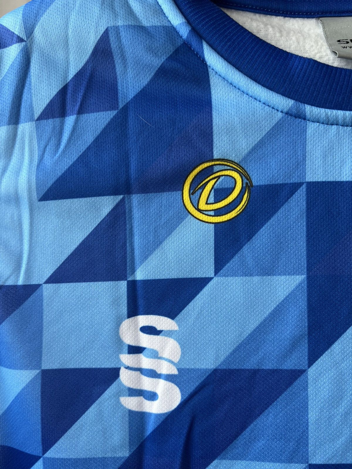 Other NWT 2022/23 SUSSEX SHARKS CRICKET DESEGN JERSEY WEST SIZE L Size US L / EU 52-54 / 3 - 6 Thumbnail