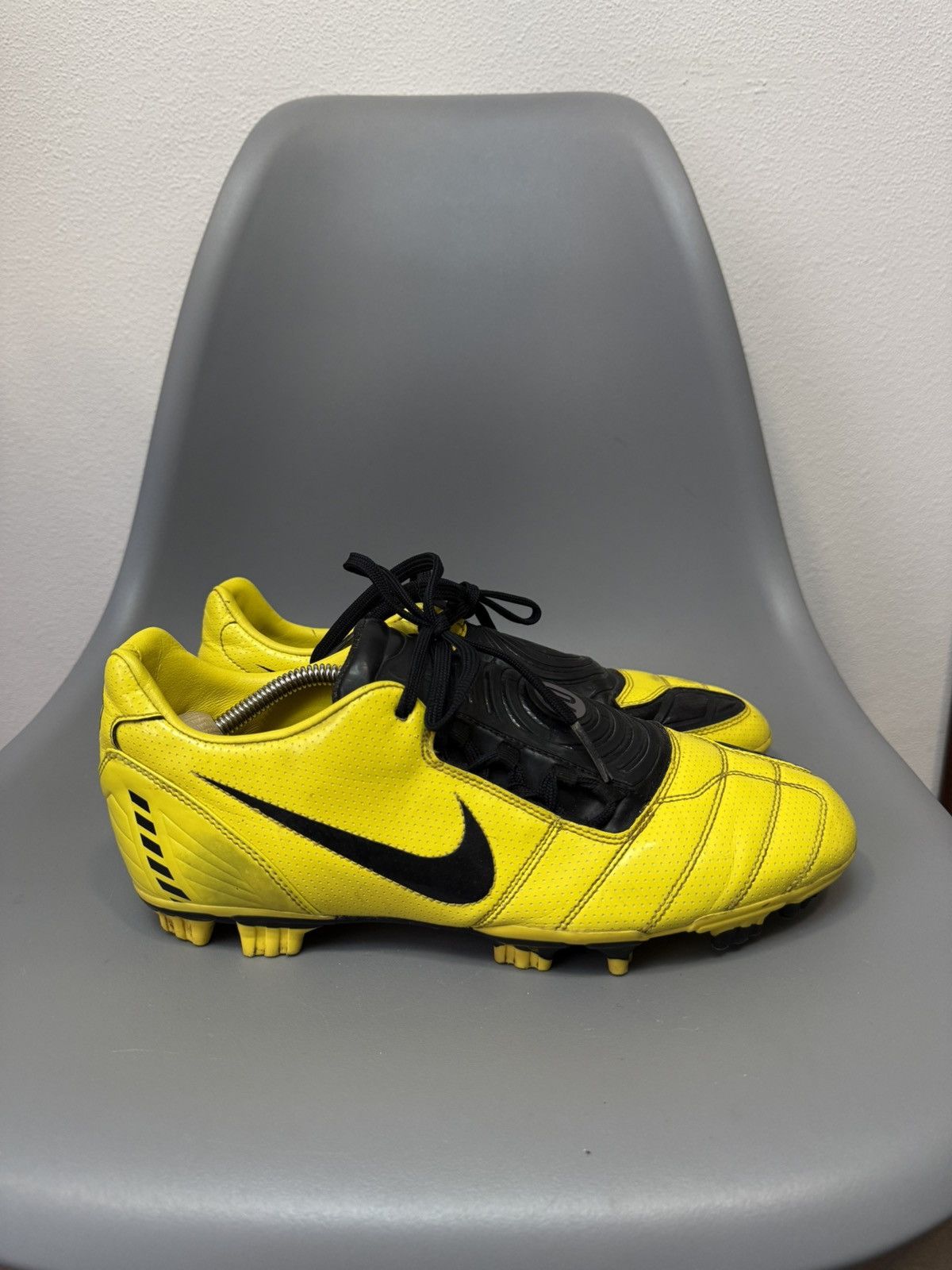 Nike NIKE TOTAL9O SHOOT II EXTRA FG SOCCER BOOTS CLEATS 2008 MENS Size US 10 / EU 43 - 1 Thumbnail