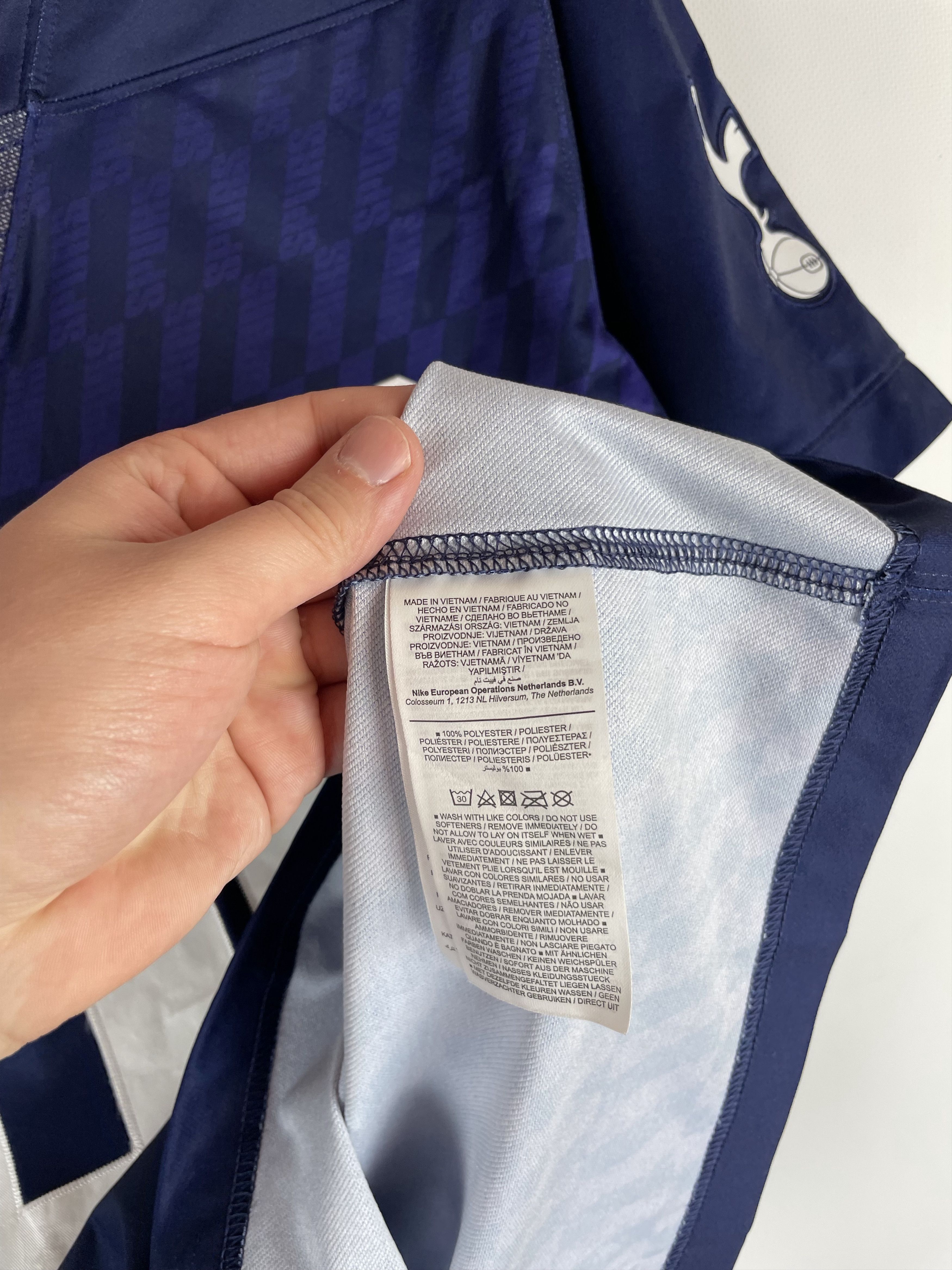 NFL Nike Tottenham Spurs soccer jersey Football rare 82 logo Size US M / EU 48-50 / 2 - 8 Thumbnail