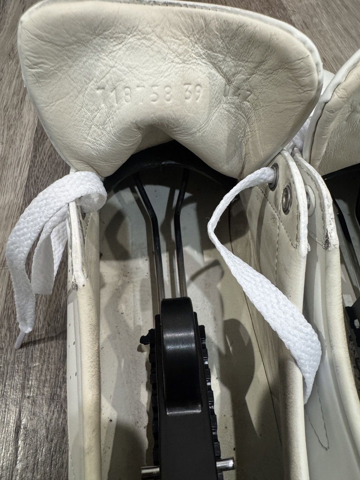 Gucci Gucci Women/ Men White Gray Leather Sneakers Size 8 EU 39 Size US 8 / IT 38 - 9 Thumbnail