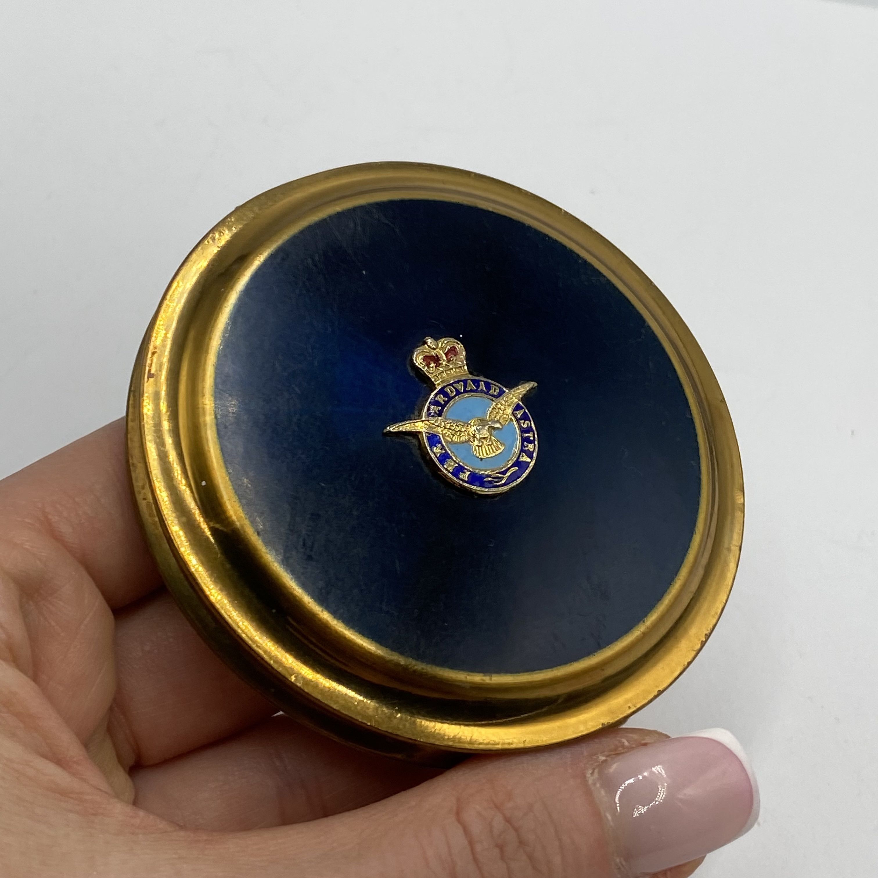 Vintage Vintage RAF Powder Compact Brass Enamel British Air Force Size ONE SIZE - 9 Thumbnail