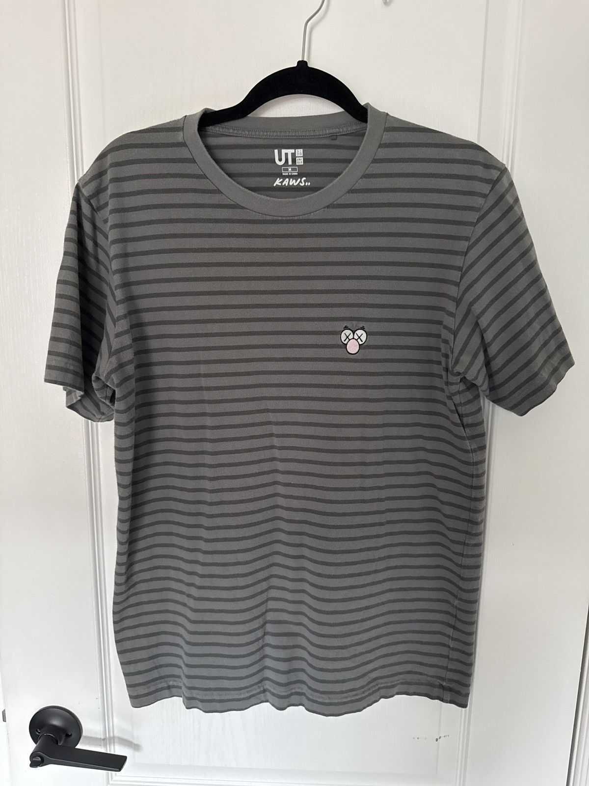 Kaws × Uniqlo KAWS x Uniqlo BFF Striped Tee Grey Size US M / EU 48-50 / 2 - 1 Thumbnail