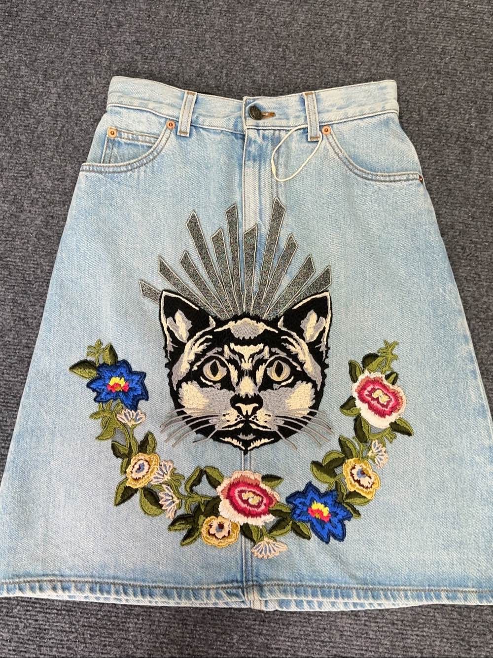 Gucci Gucci Cat Floral Embroidered Denim Mini Skirt Size 36 Size 25" / US 0 / IT 36 - 1 Thumbnail
