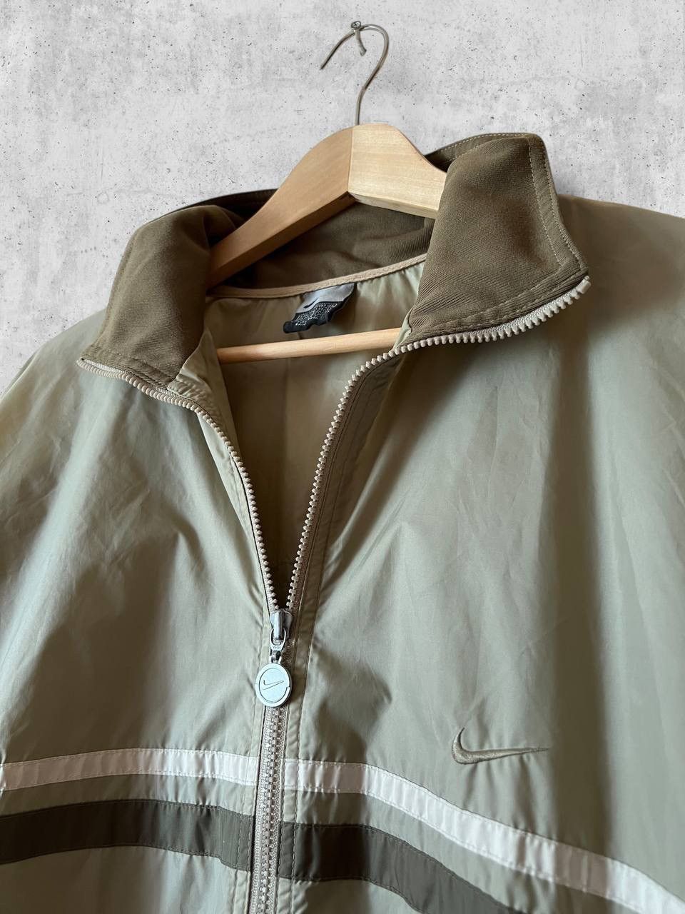 Nike Nike track nylon Vintage jacket beige swoosh logo waterproof Size US XL / EU 56 / 4 - 7 Thumbnail