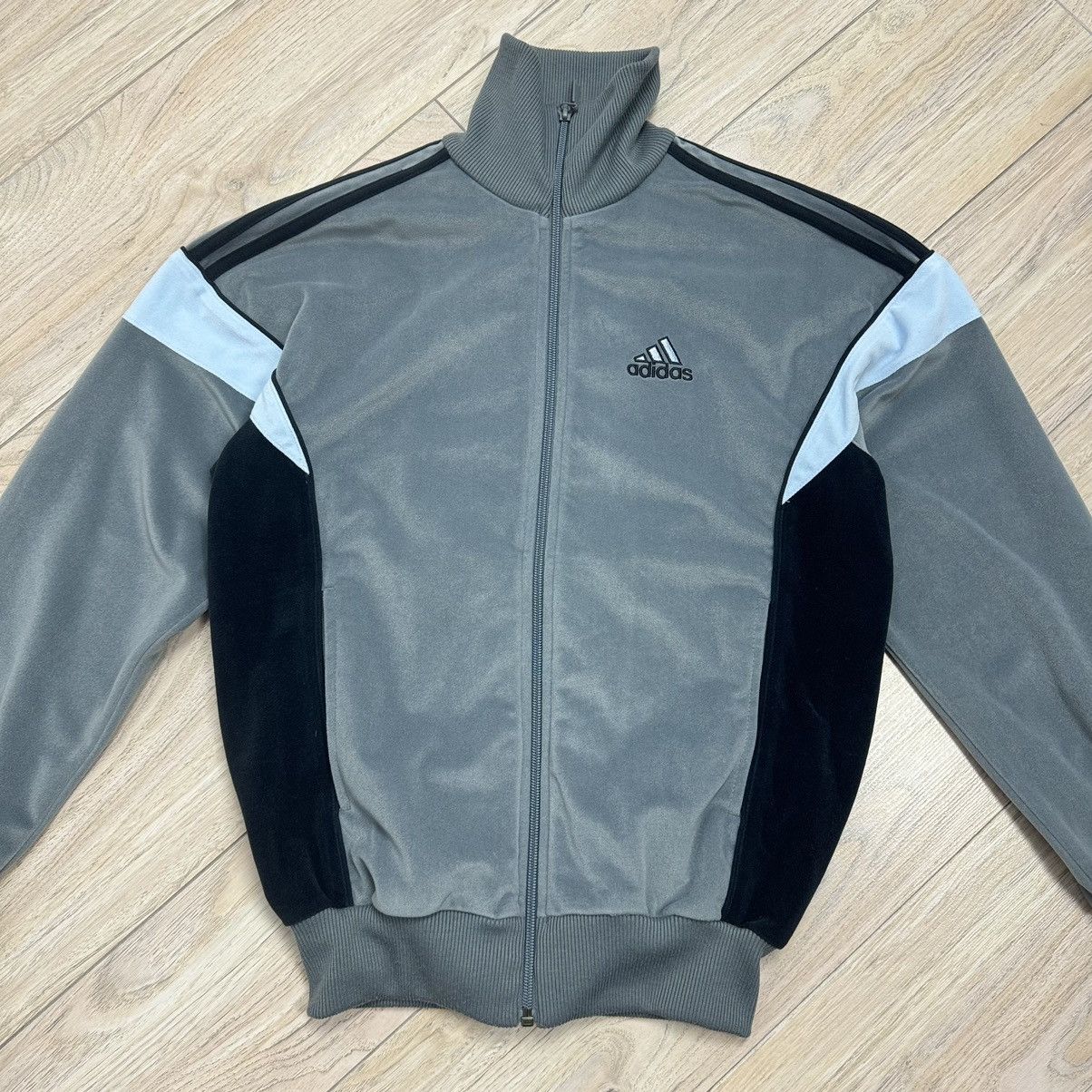 Adidas Vintage Y2K Adidas Rare Velour Grey Zip Up Track Jacket Size US S / EU 44-46 / 1 - 2 Thumbnail