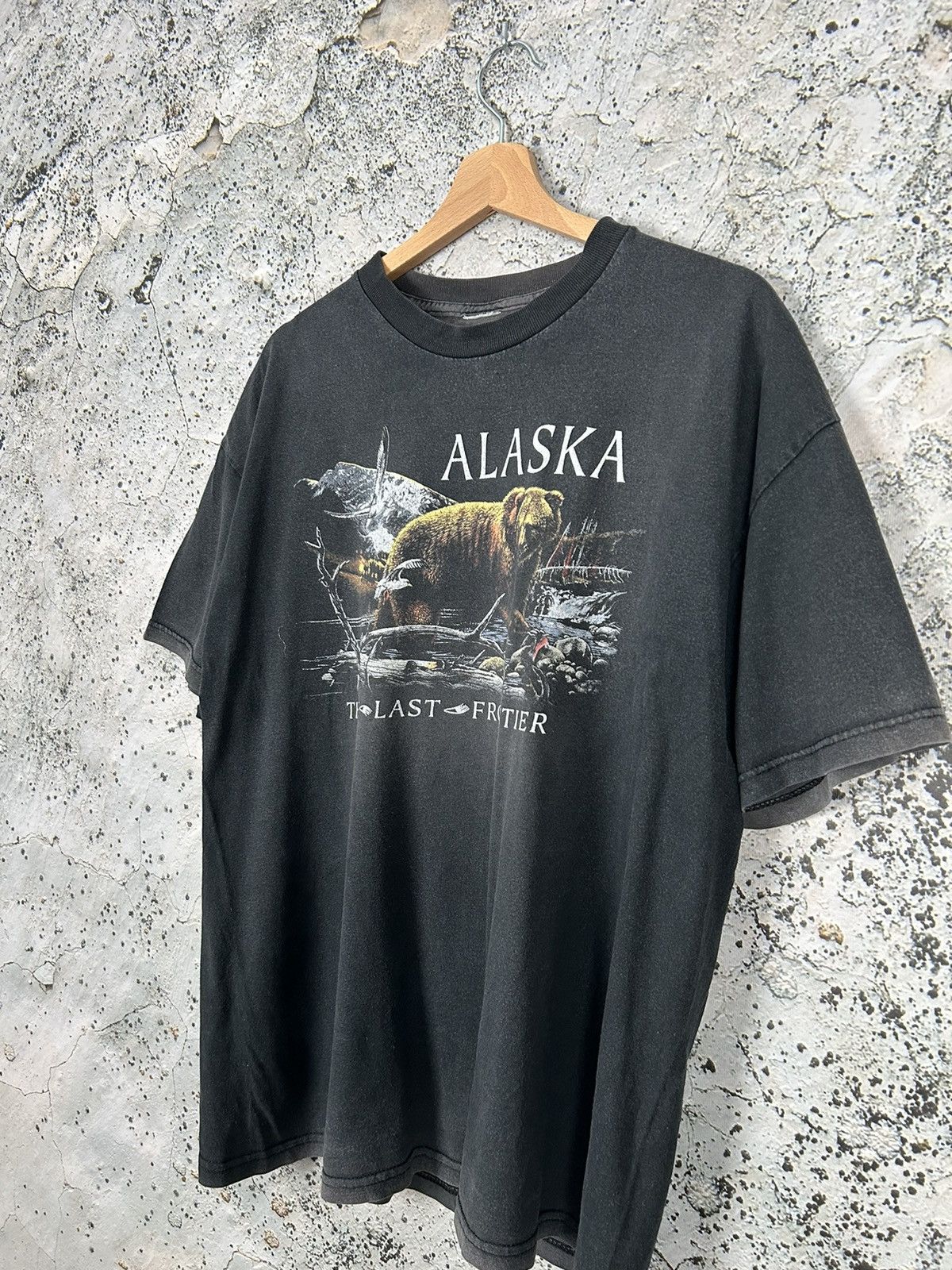 Vintage Vintage Alaska Animal Graphic Tee Washed 90s Hype Rare Size US L / EU 52-54 / 3 - 2 Thumbnail