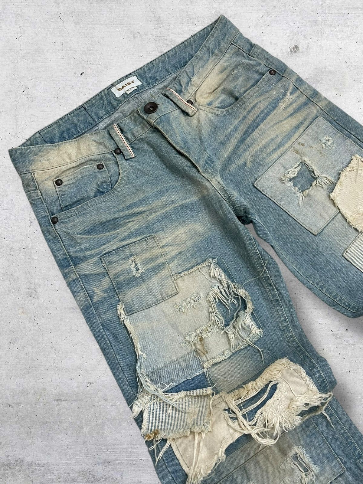 If Six Was Nine VINTAGE DAISY 90S JAPAN DESIGNER BORO PATCHWORK RIPPED DENIM Size US 31 - 8 Thumbnail