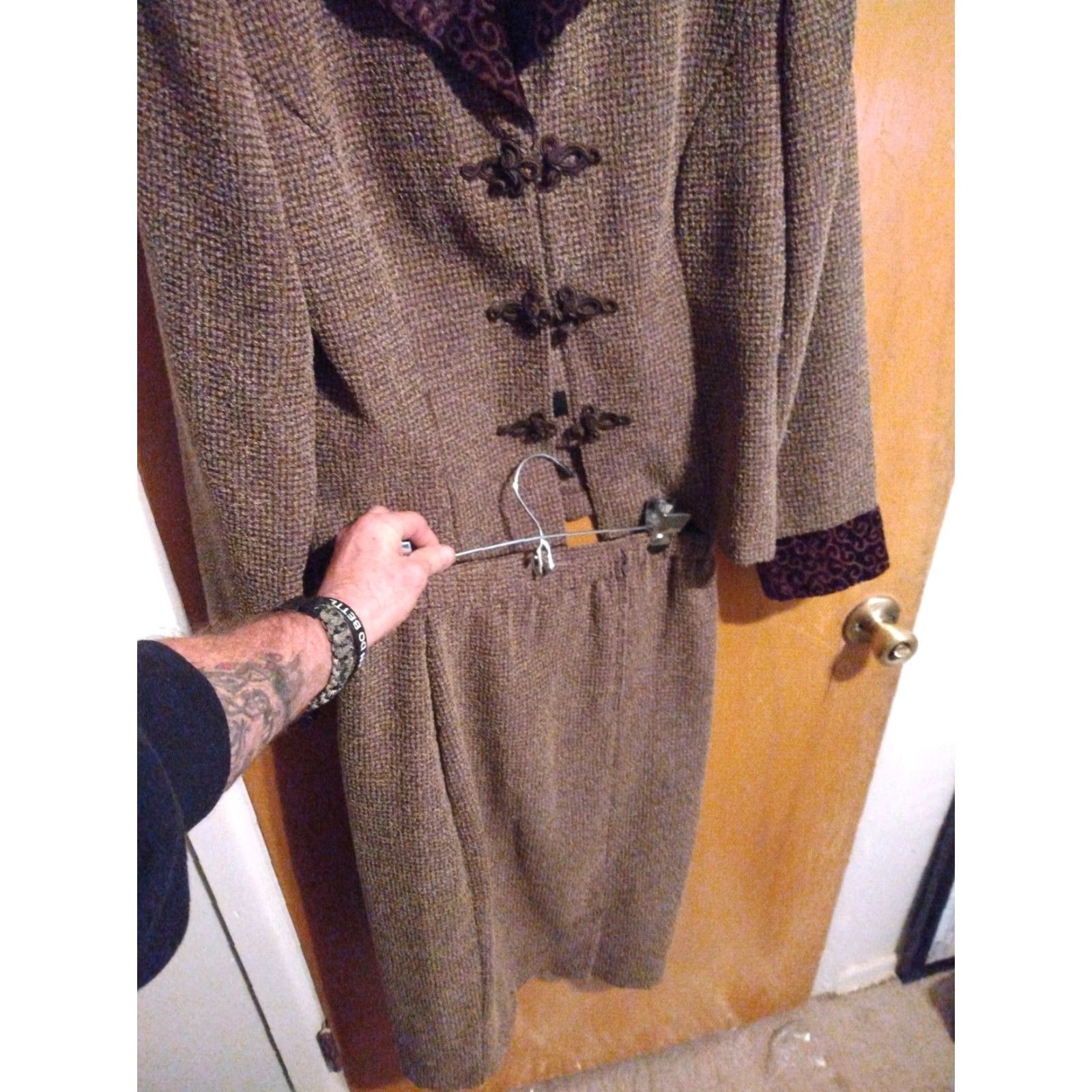 Vintage VINTAGE Danny & Nicole Skirt Suit Poly Blend 32" Waist 38" Chest 1980s Adults Womens Brown 8 Stone-Gray? Size 24" / US 00 / IT 34 - 7 Thumbnail