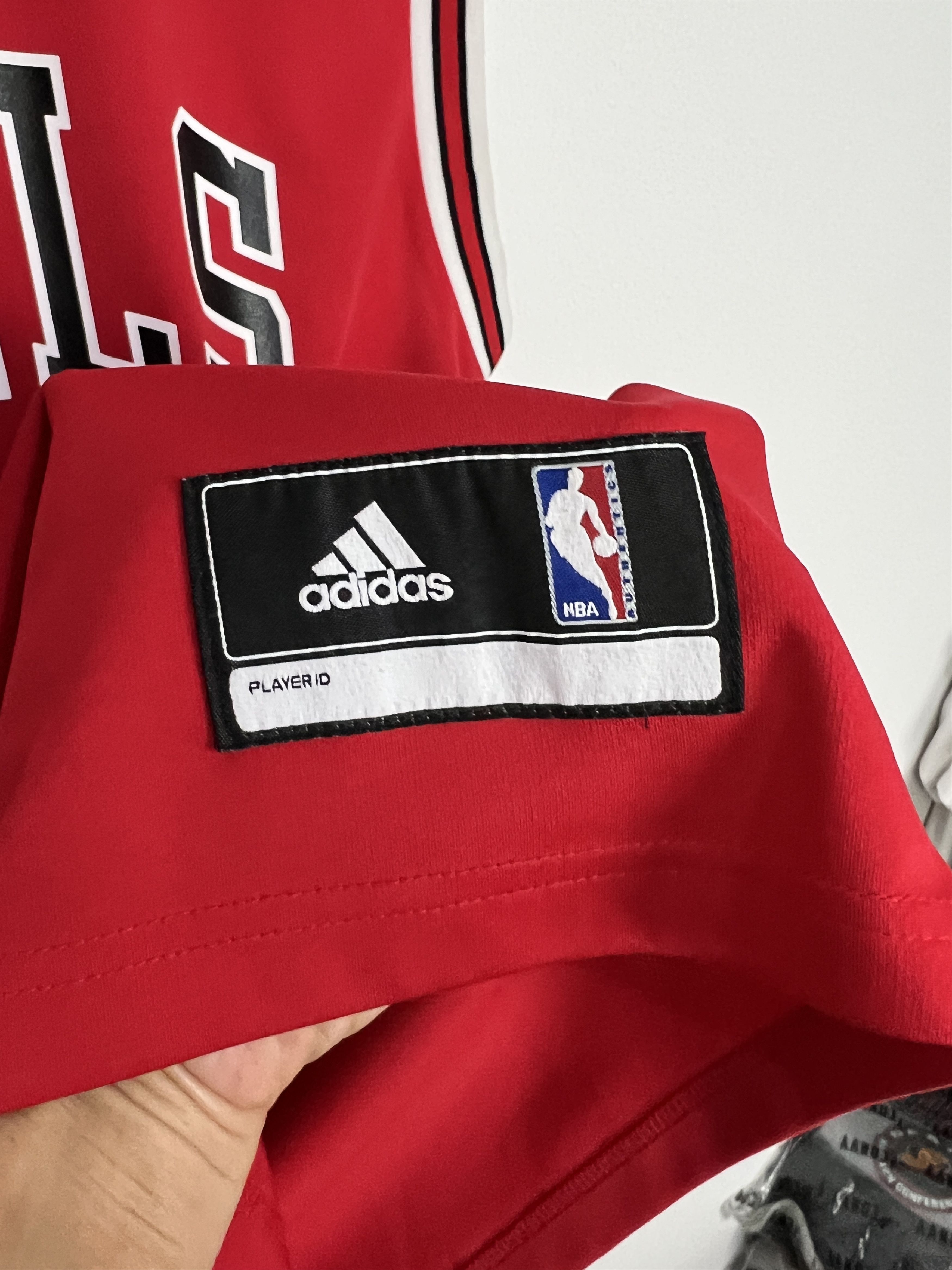 Adidas Vintage Adidas Chicago Bulls NBA #3 Wade Jersey Mens Shirt Size US S / EU 44-46 / 1 - 6 Thumbnail