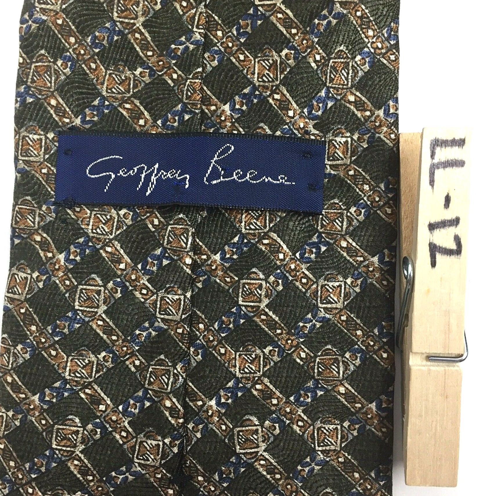 Geoffrey Beene Geoffrey Beene Green Silk Neck Tie Men Tie Short 4" Width Geometric Pattern 55" Length Green Silk Tie Size ONE SIZE - 4 Thumbnail