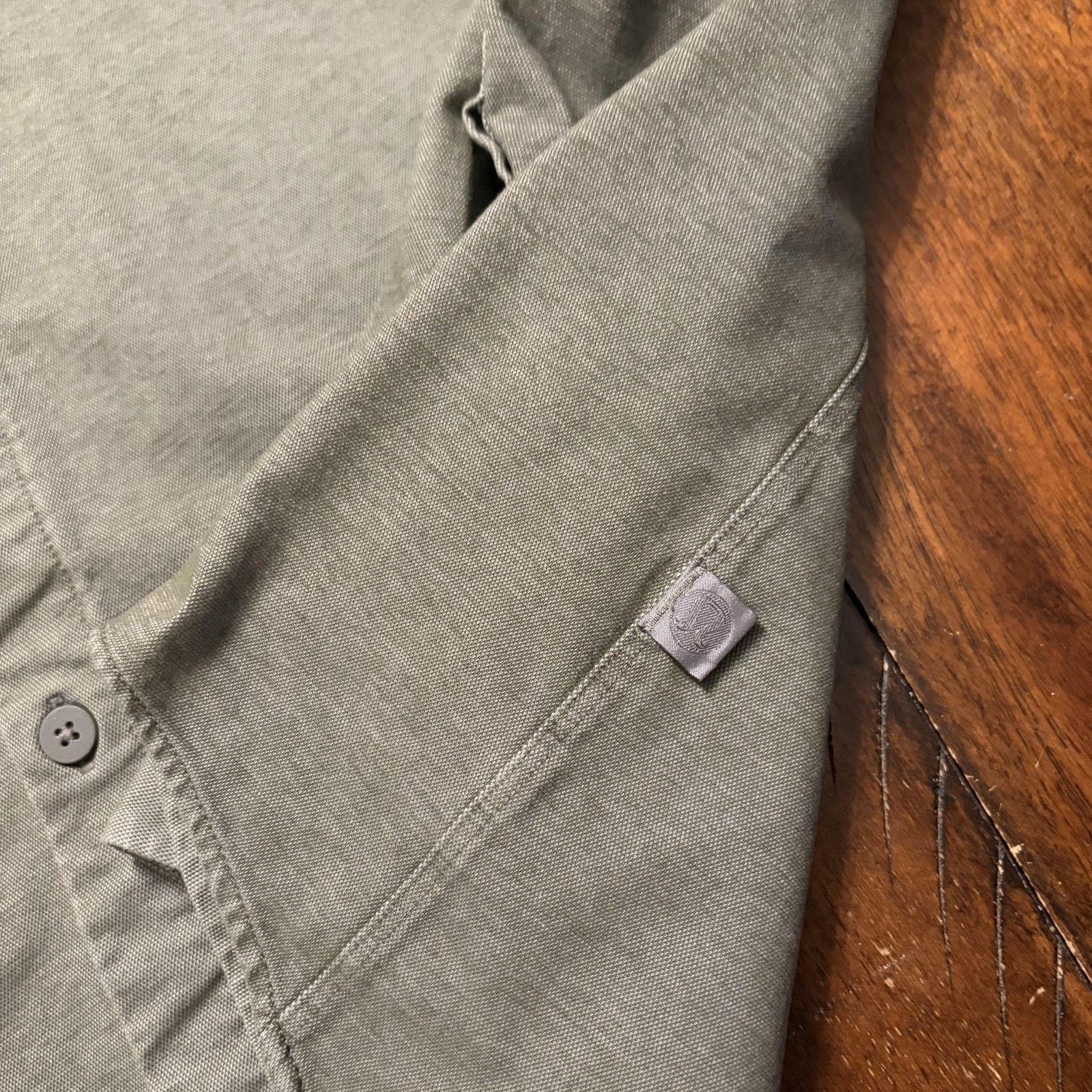 Lululemon Lululemon Shirt Mens Large Green Solid Button Up Long Sleeve Size US L / EU 52-54 / 3 - 5 Thumbnail