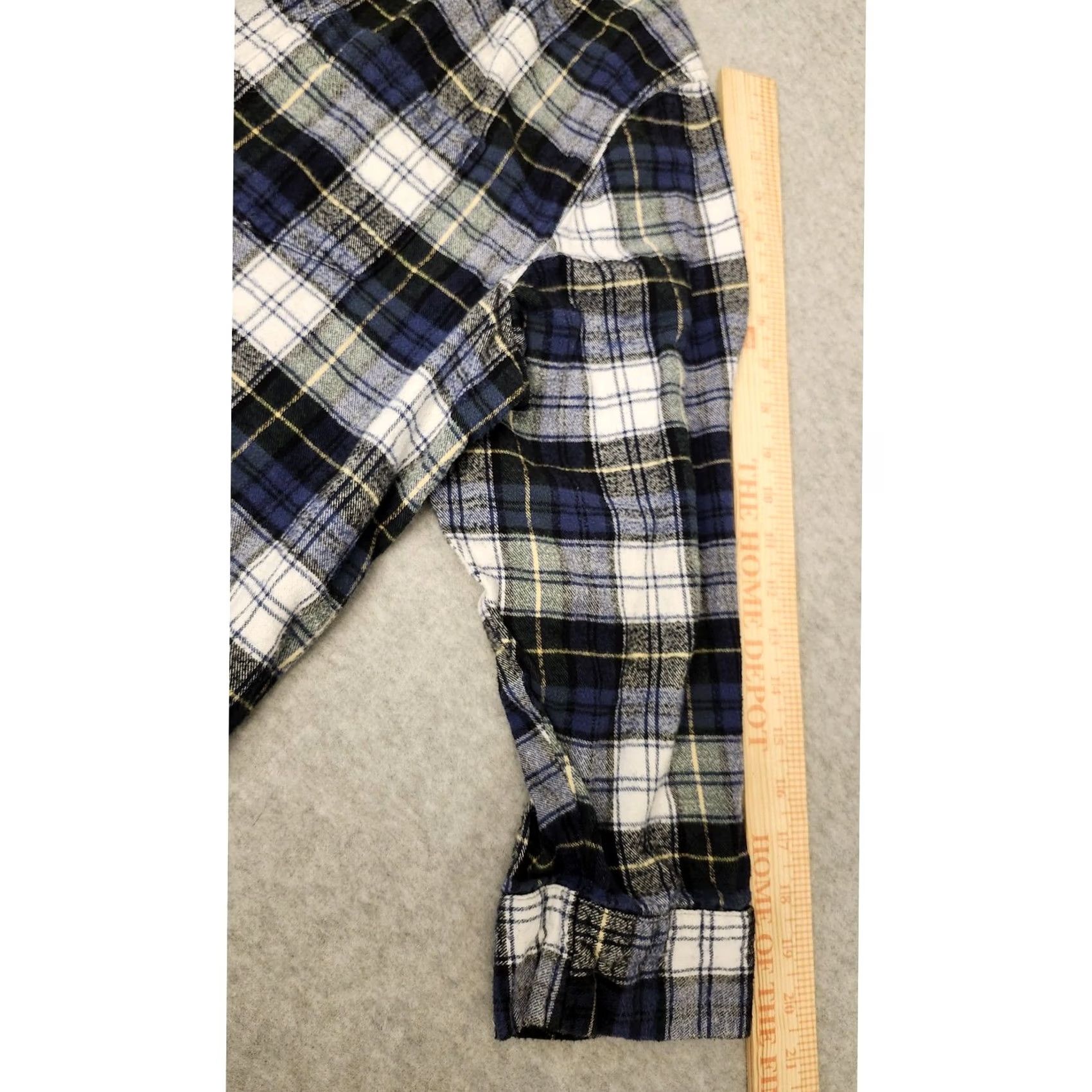 Vintage VINTAGE? No. LL Bean Shirt Mens Large Blue Green Plaid Flannel Button Front L REG Size US L / EU 52-54 / 3 - 6 Thumbnail