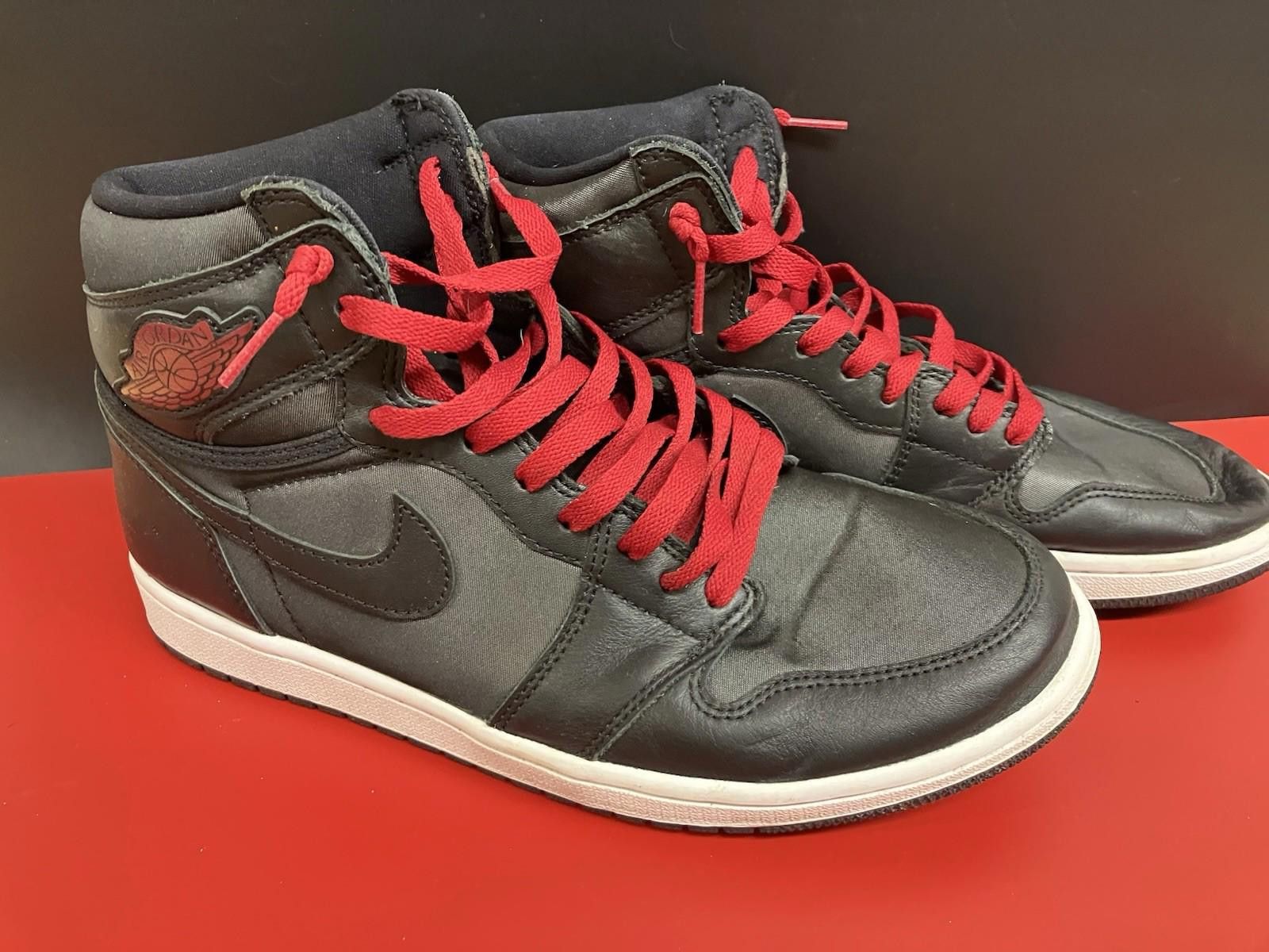 Jordan Brand Nike Air Jordan 1 Retro High OG Black/Red 2019 Size US 9.5 / EU 42-43 - 4 Thumbnail