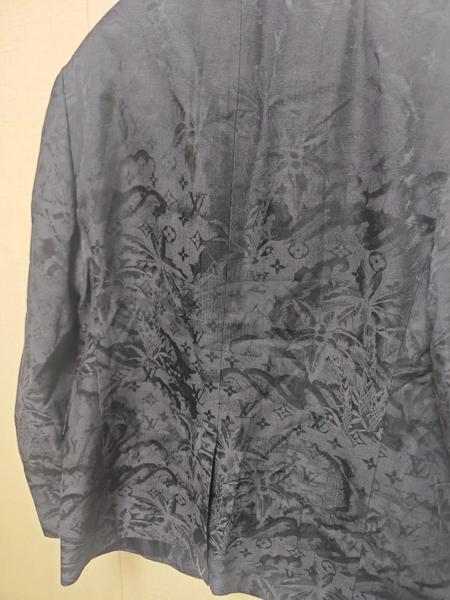 Louis Vuitton LV New Monogram Men's Top. Size US M / EU 48-50 / 2 - 4 Thumbnail