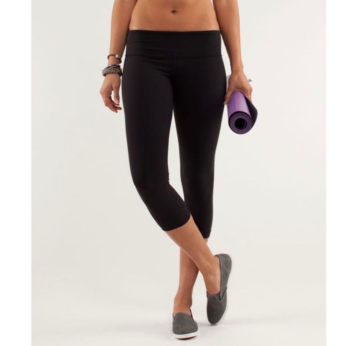 Lululemon Lululemon Pants Size 6 Women Black Crop Leggings Compression  Athletic Logo (N16)