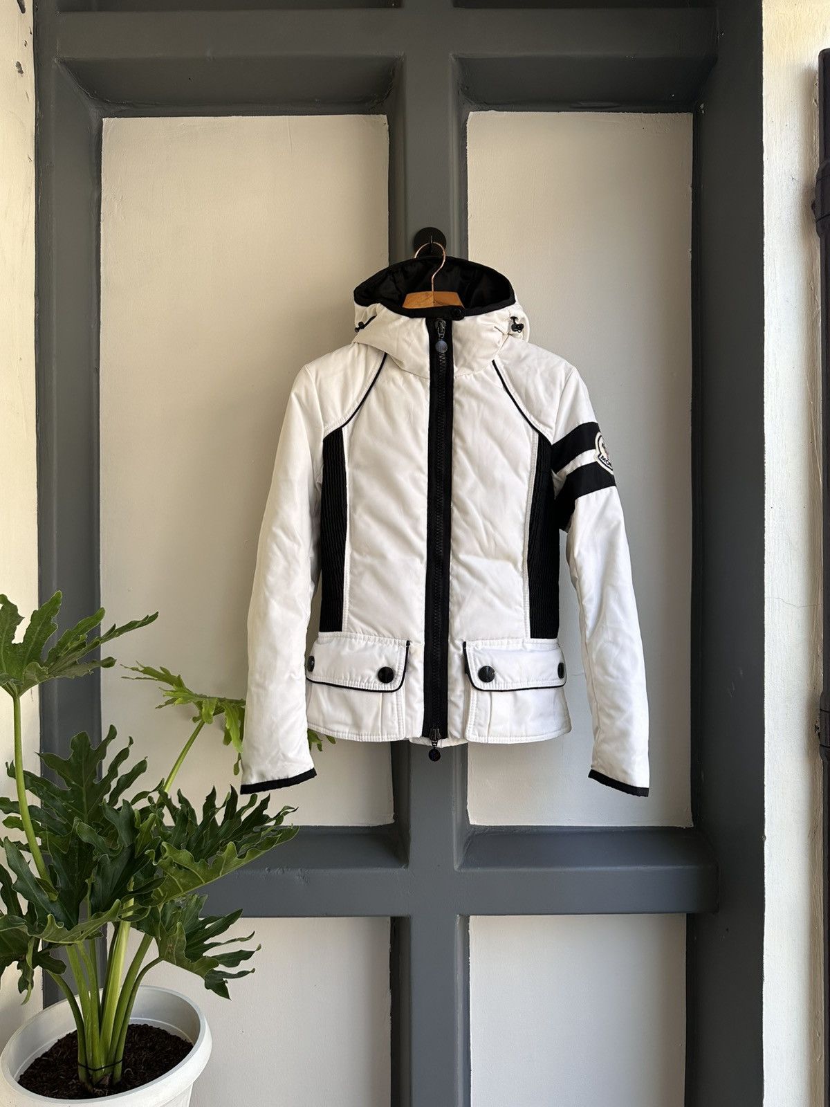 Moncler Moncler joyce vintage big logo patch jacket Size XS / US 0-2 / IT 36-38 - 3 Thumbnail