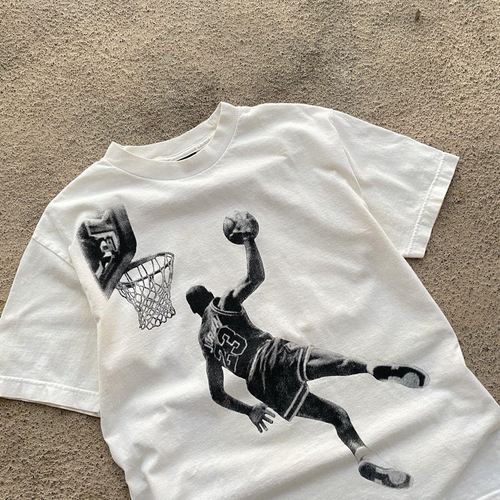 The Freshnes VINTAGE 90s AIR JORDAN BIG LOGO TEE T-SHIRT 23 Y2K 00s Nike Size US M / EU 48-50 / 2 - 5 Thumbnail