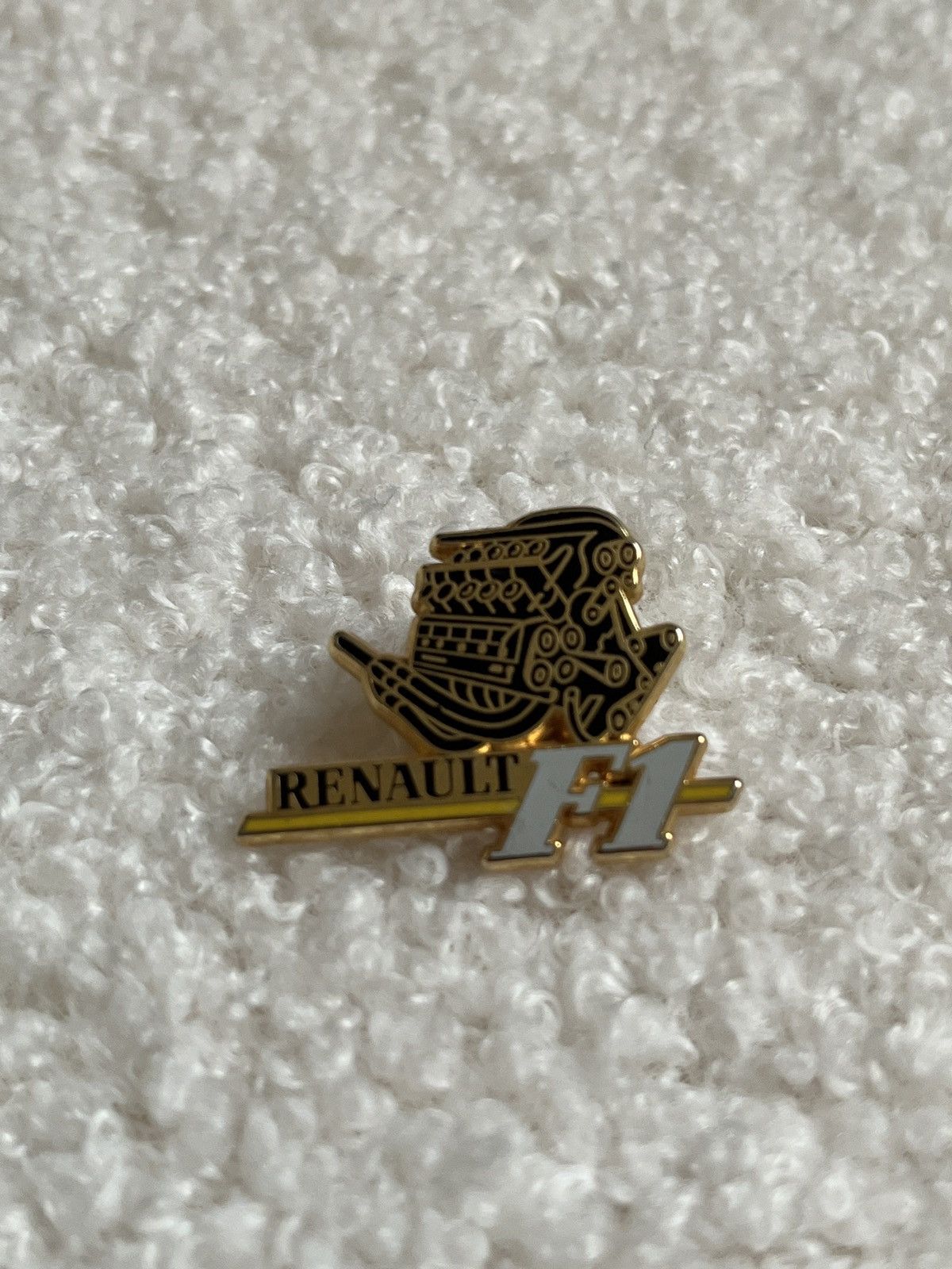 Formula 1 Renault F1 vintage pin Size ONE SIZE - 1 Thumbnail