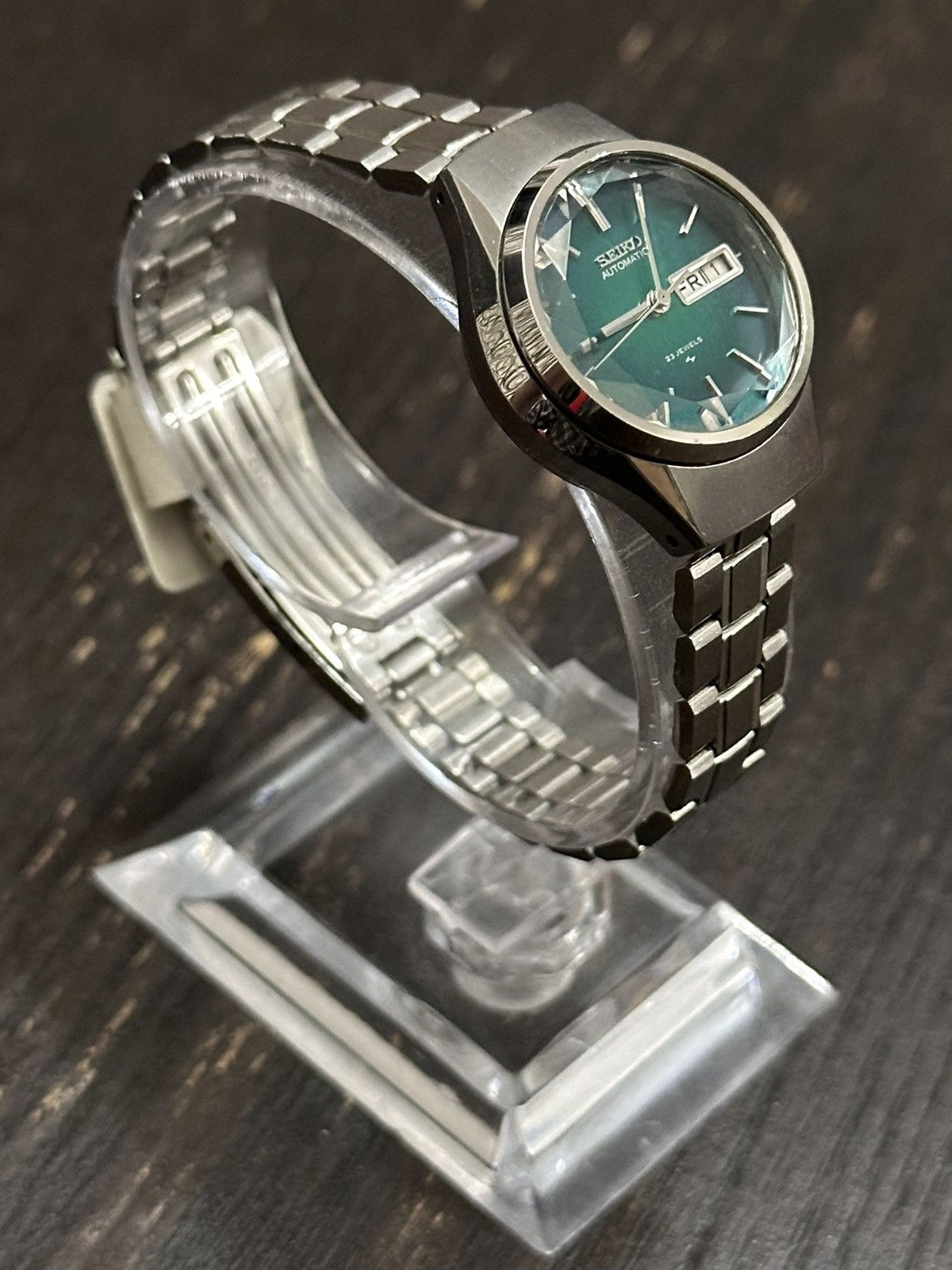 Seiko 1976 Seiko Diamond-Cut Crystal Rarest Green Dial Watch Size ONE SIZE - 1 Thumbnail